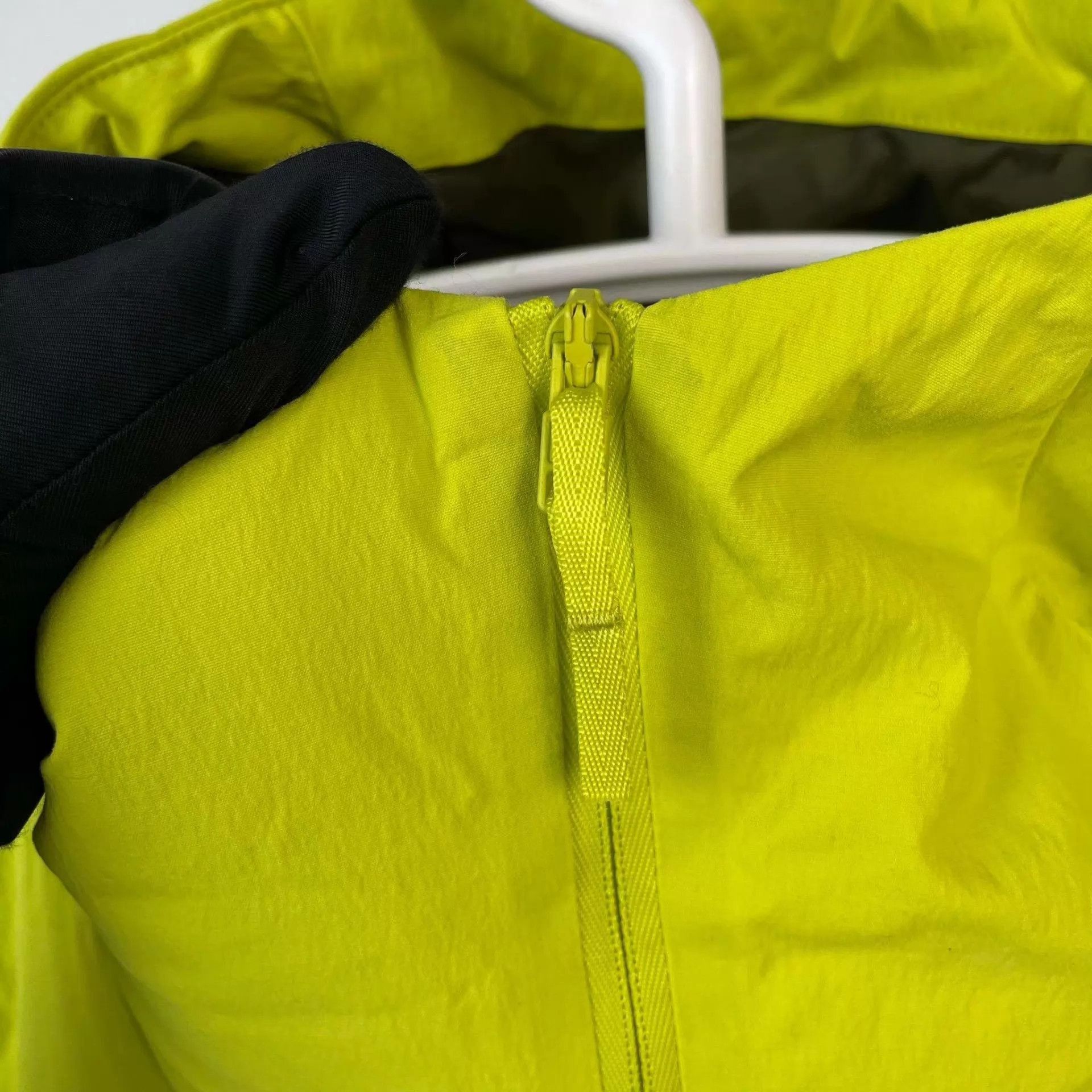 Arc'teryx Yellow Hooded Light Jacket Size M Size US M / EU 48-50 / 2 - 8 Thumbnail