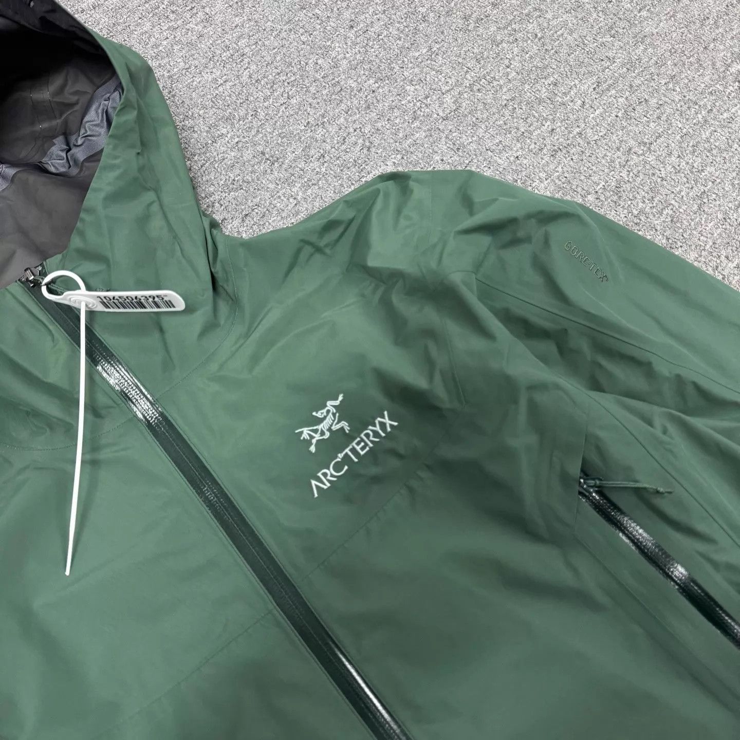 Arc'teryx Green Hooded Rain Jacket, Size M Size US M / EU 48-50 / 2 - 5 Thumbnail