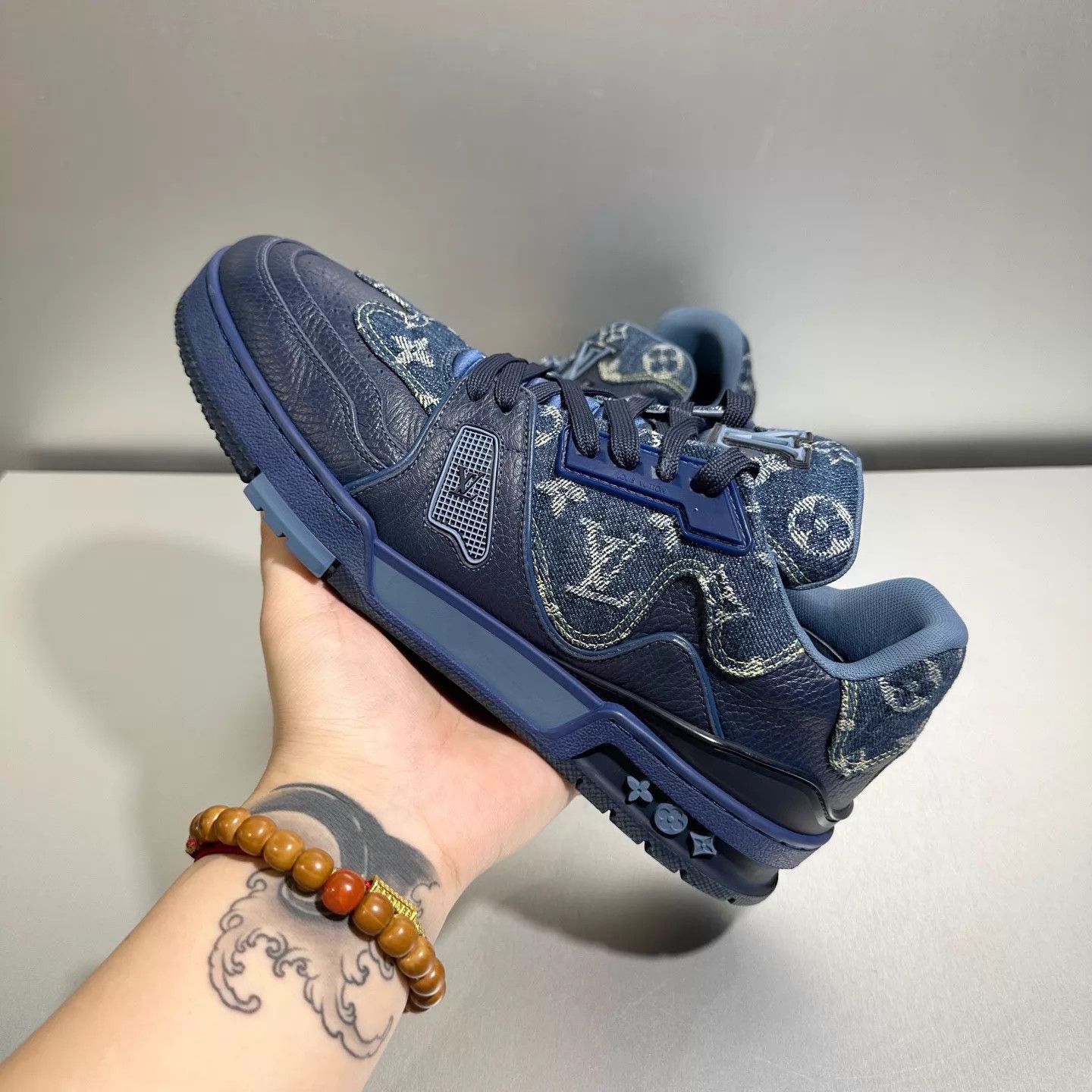 Louis Vuitton Blue Low-Top Sneakers with Pattern Size US 8.5 / EU 41-42 - 9 Thumbnail