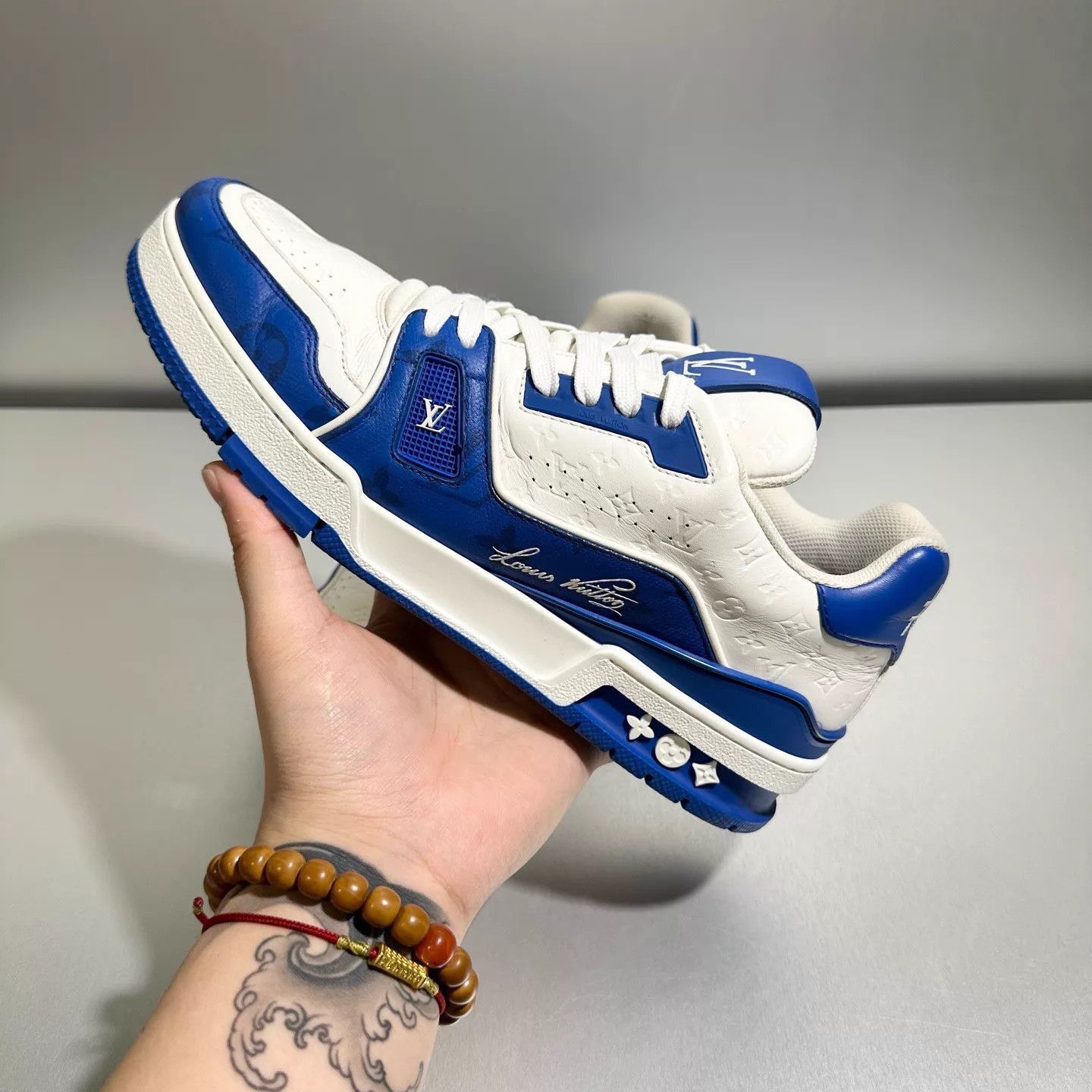 Louis Vuitton Blue and White Low Top Sneakers Size 8.5 Size US 8.5 / EU 41-42 - 9 Thumbnail