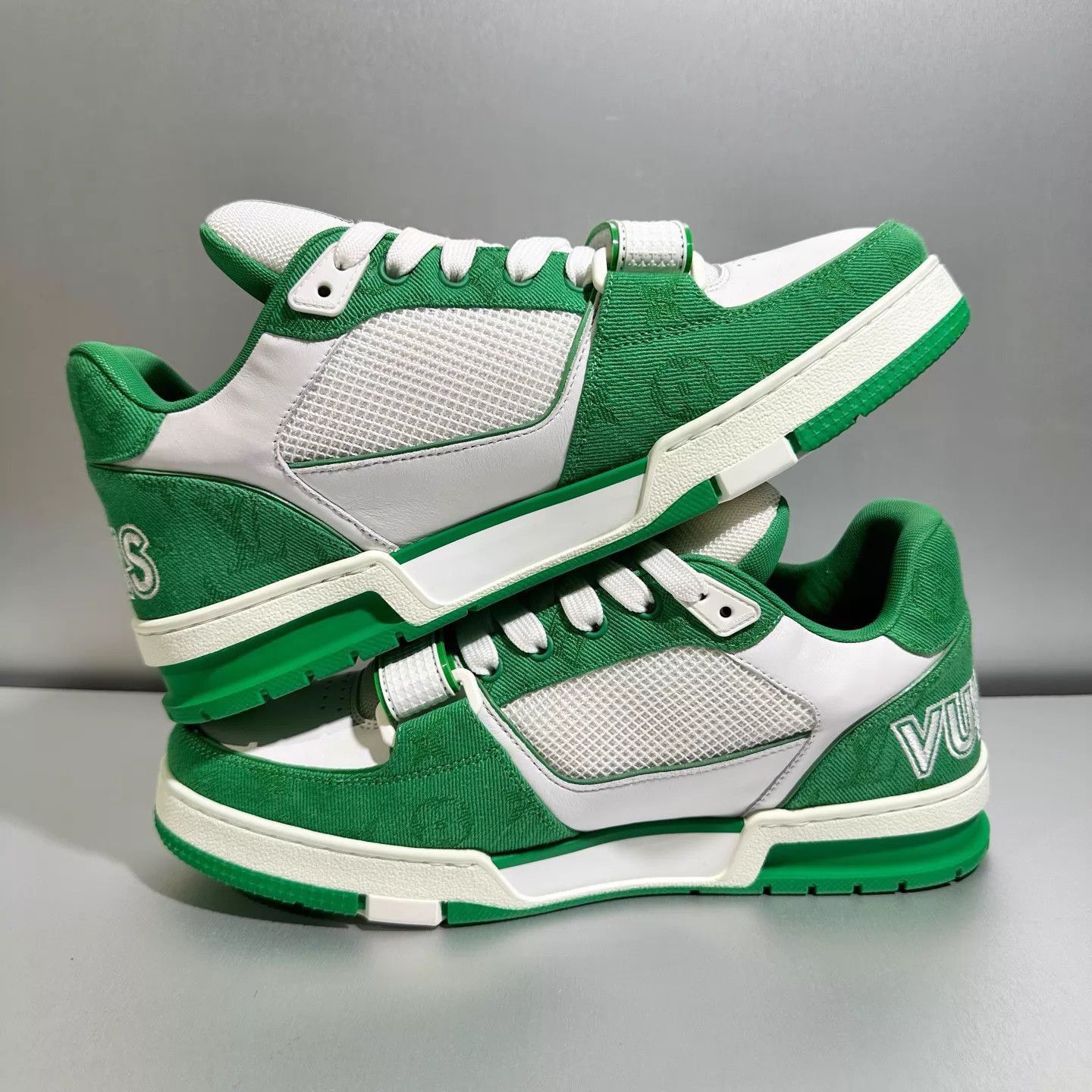 Louis Vuitton Green and White Lowtop Sneakers Size 9 Size US 9 / EU 42 - 4 Thumbnail