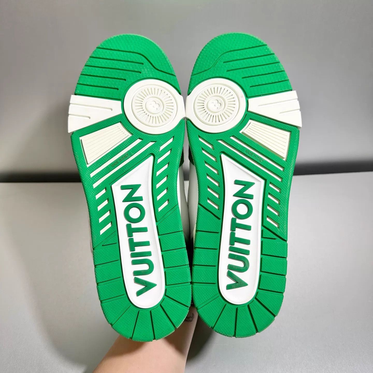 Louis Vuitton Green and White Lowtop Sneakers Size 9 Size US 9 / EU 42 - 7 Thumbnail