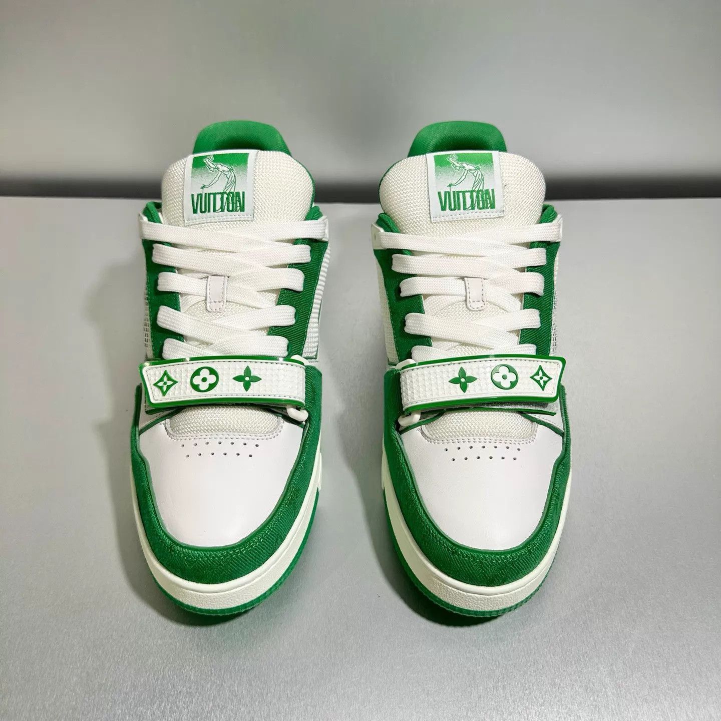 Louis Vuitton Green and White Lowtop Sneakers Size 9 Size US 9 / EU 42 - 2 Thumbnail