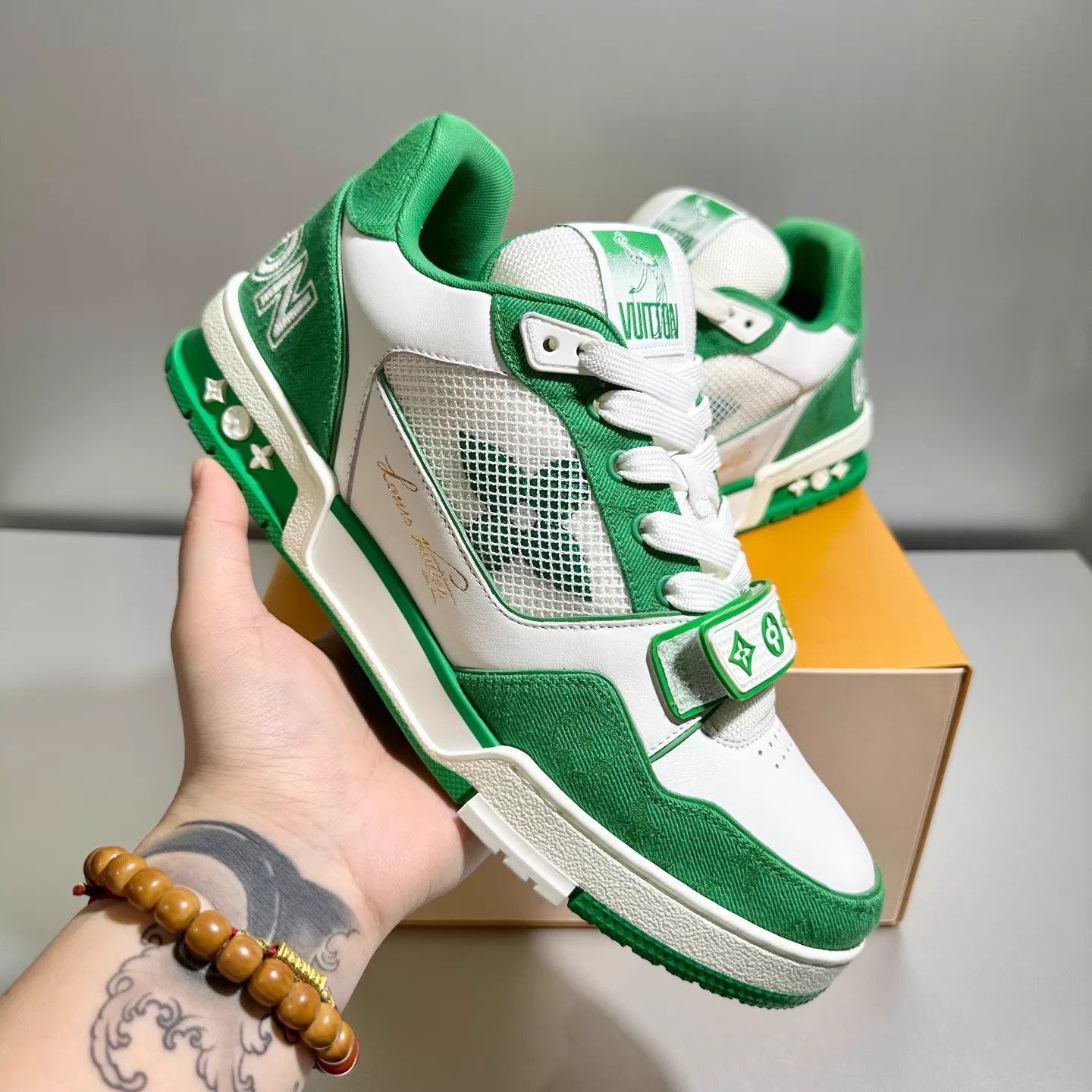 Louis Vuitton Green and White Lowtop Sneakers Size 9 Size US 9 / EU 42 - 9 Thumbnail