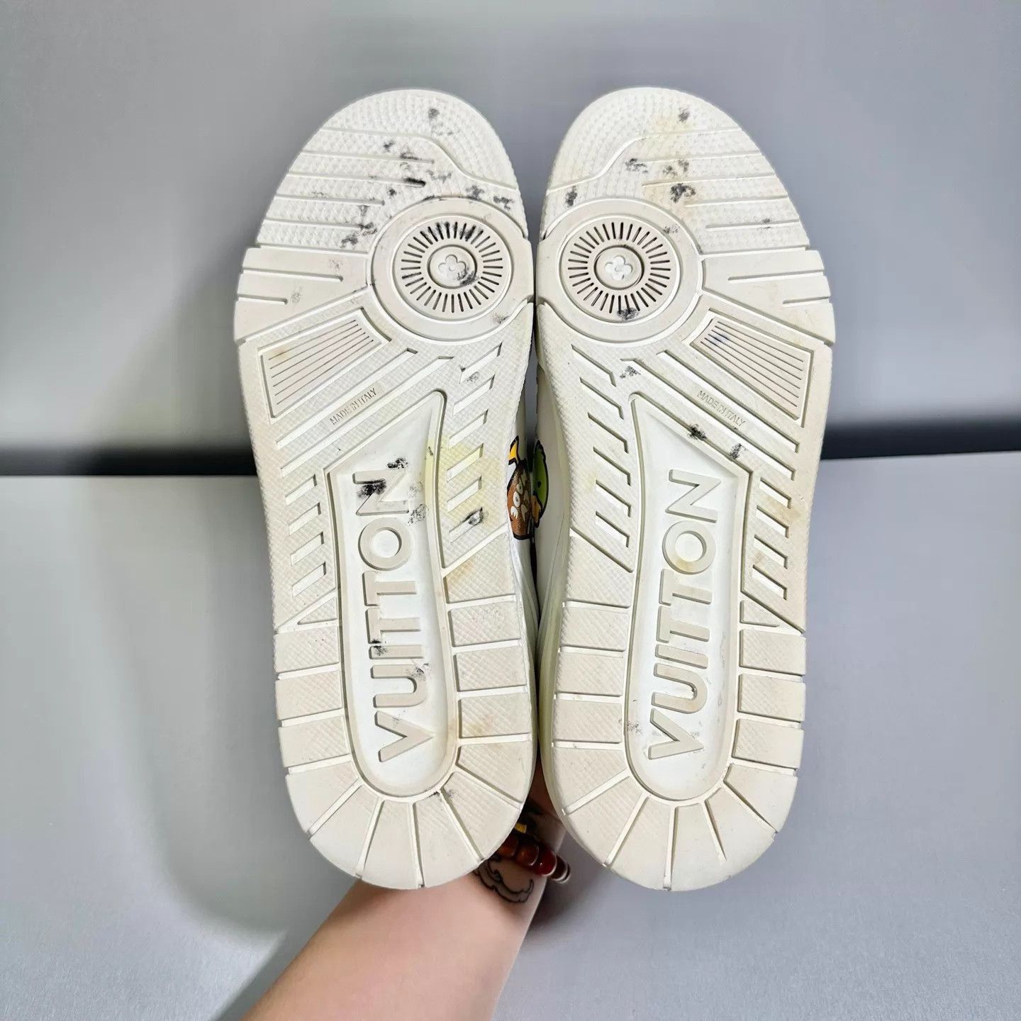 Louis Vuitton White Multi-Color Cartoon Print Low-Top Sneakers Size US 9 / EU 42 - 7 Thumbnail