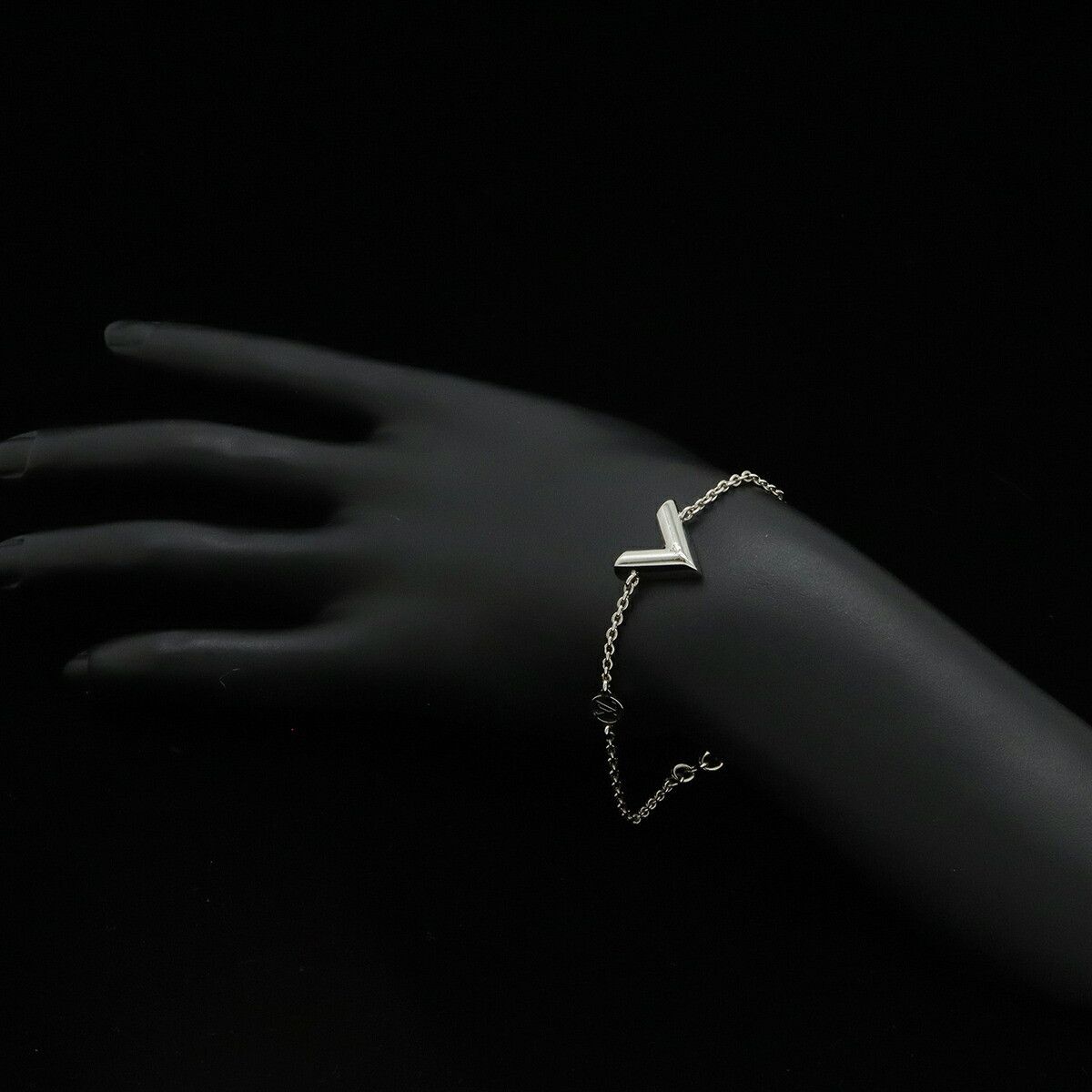 Louis Vuitton Louis Vuitton Louis Vuitton Essential V LV Circle Bracelet Metal Bracelet M63198 DUTY FREE for USA Size ONE SIZE - 4 Thumbnail