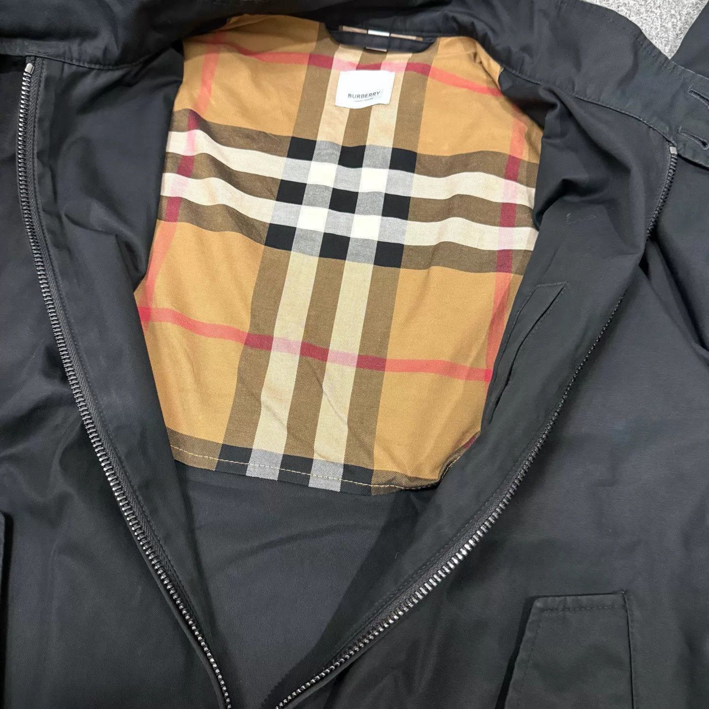 Burberry Black Lightweight Zip-Front Jacket Size M Size US M / EU 48-50 / 2 - 4 Thumbnail