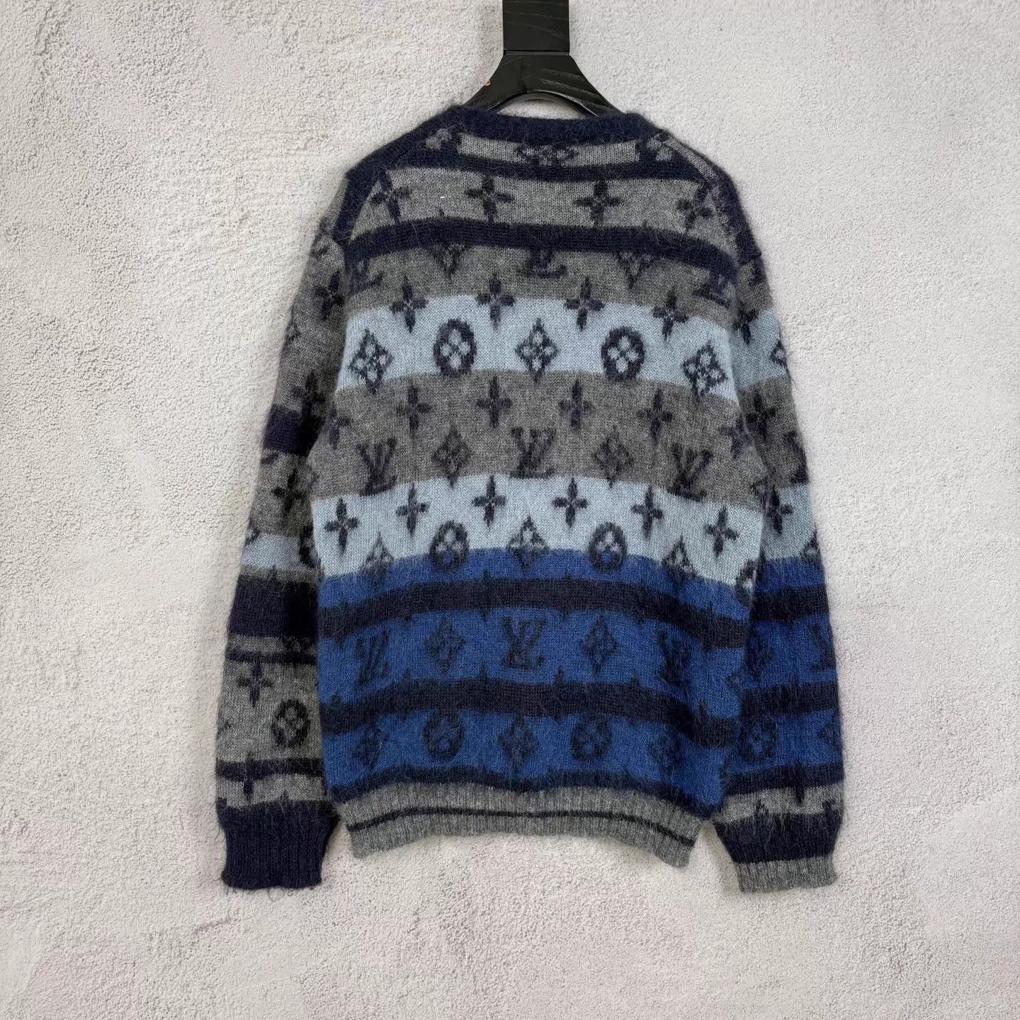 Louis Vuitton Multi-Patterned V-Neck Button Cardigan Size L Size US L / EU 52-54 / 3 - 2 Thumbnail