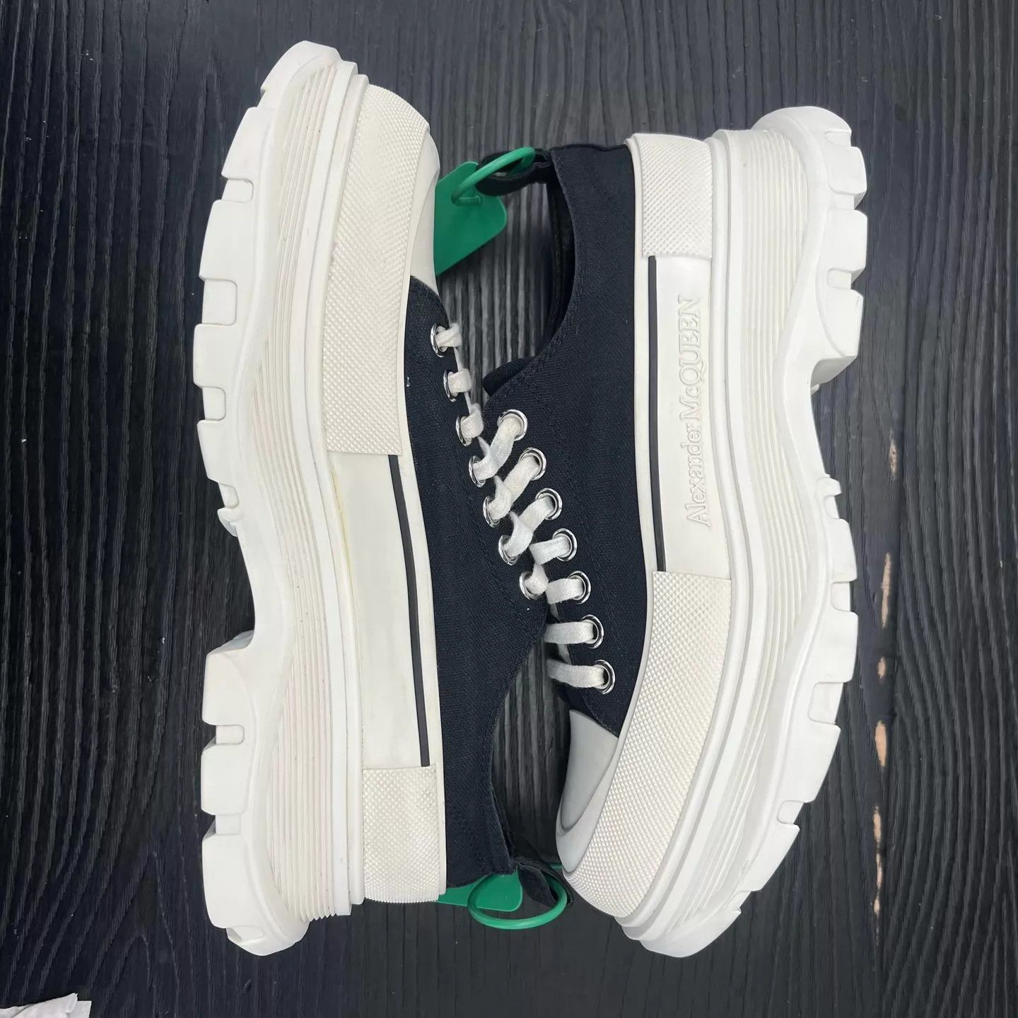 Alexander McQueen Black Low-Top Sneakers Platform Sole Size 9.5 Size US 9.5 / EU 42-43 - 3 Thumbnail