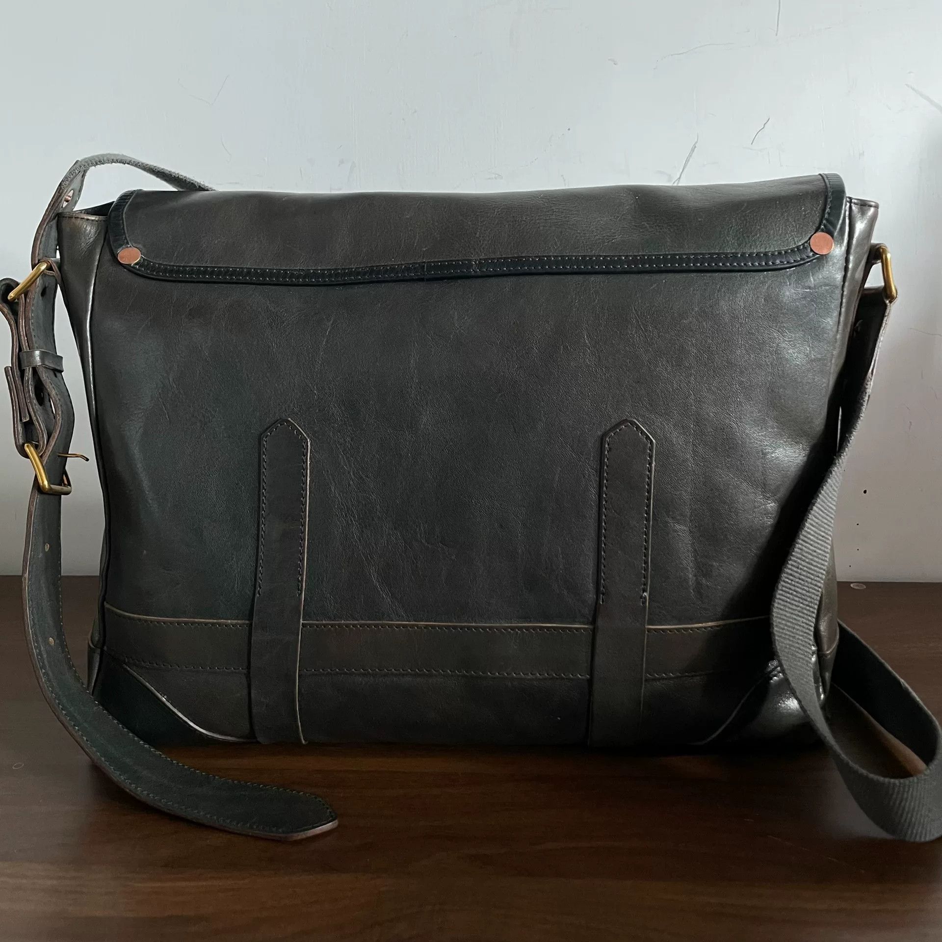 Ralph Lauren Purple Label Ralph Lauren Purple Label Waxed Leather Shoulder Bag Size ONE SIZE - 2 Thumbnail