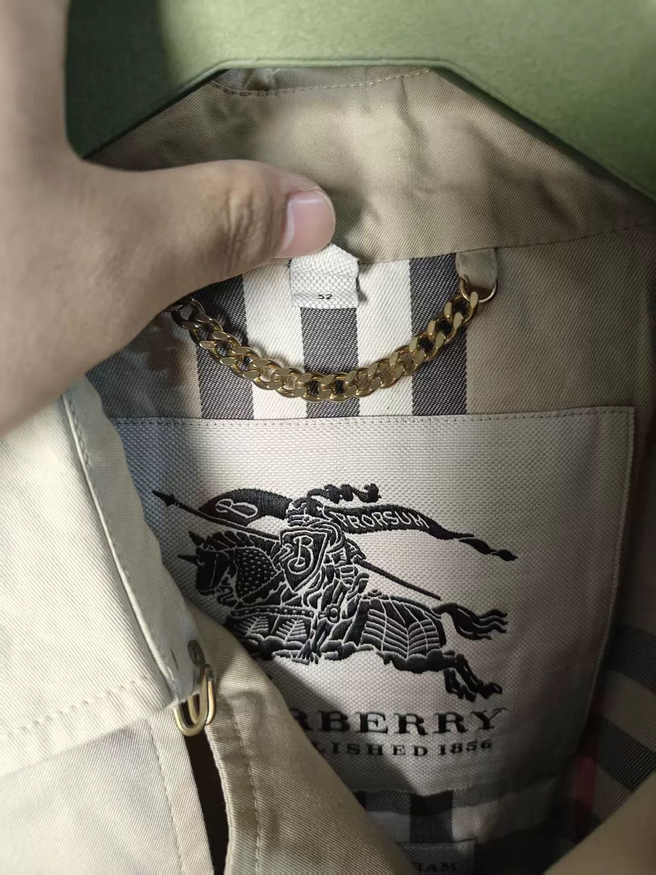 Burberry Burberry Coat in Excellent Condition Size US M / EU 48-50 / 2 - 3 Thumbnail