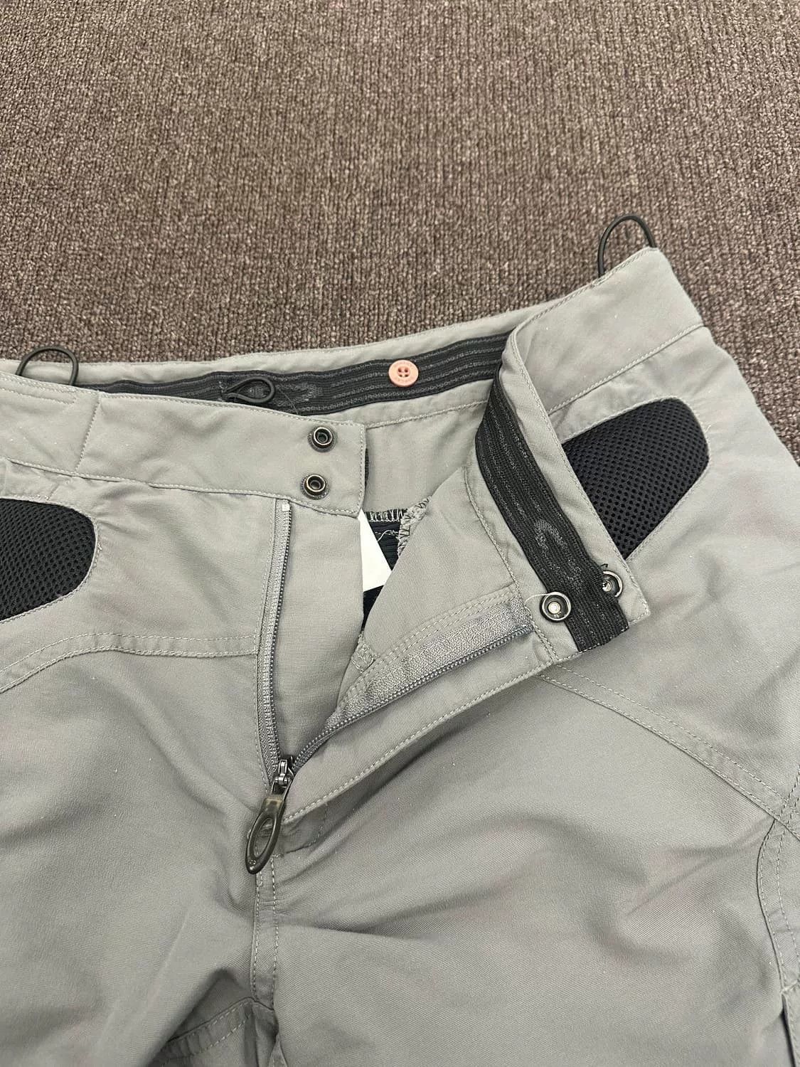 Oakley Oakley Vintage Functional Cargo Shorts Size US 32 / EU 48 - 4 Thumbnail