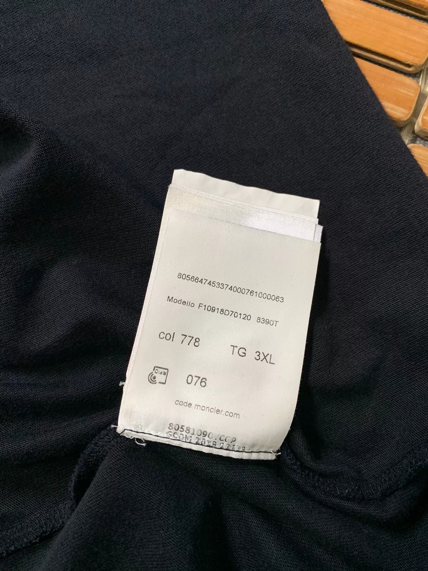 Moncler Moncler Chest Embroidered Long-Sleeve T-Shirt Size US M / EU 48-50 / 2 - 4 Thumbnail