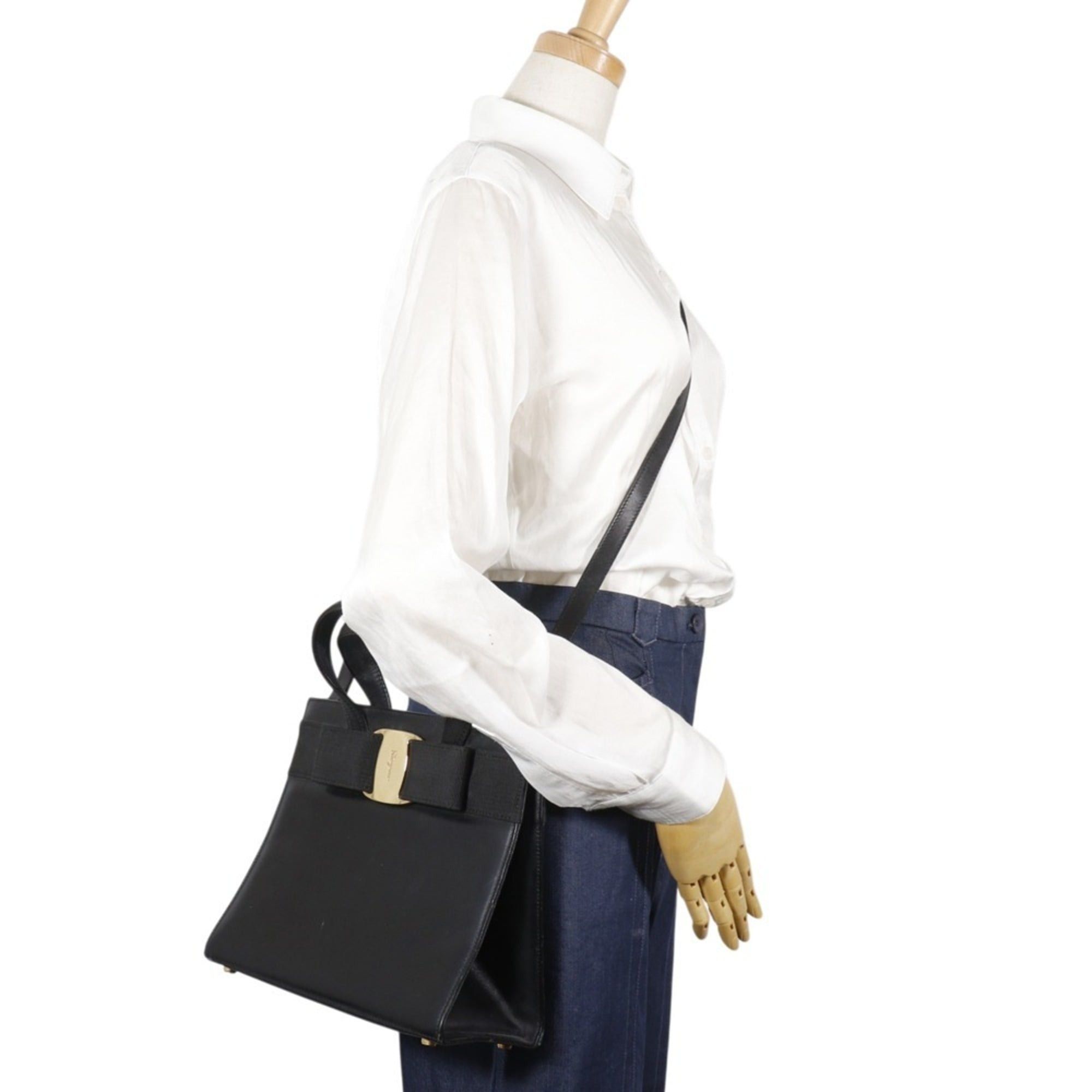 Salvatore Ferragamo Salvatore Ferragamo Vara Ribbon Handbag 2-Way Shoulder Bag BA21 4178 Calfskin Black 2-way A5 Magnetic Closure Women's Size ONE SIZE - 18 Thumbnail