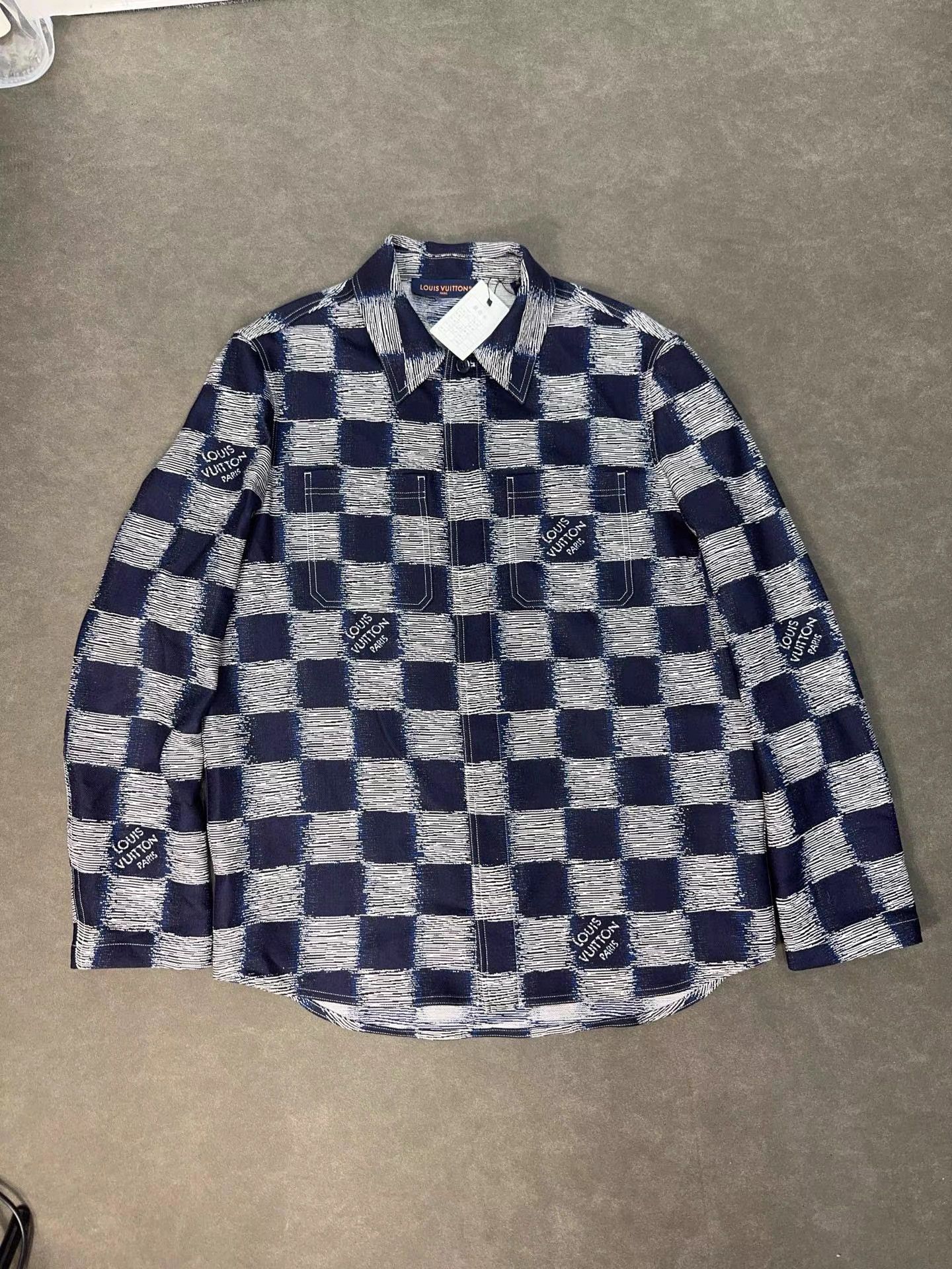 Louis Vuitton Checkered Long Sleeve Button-Up Shirt Size US XL / EU 56 / 4 - 2 Thumbnail