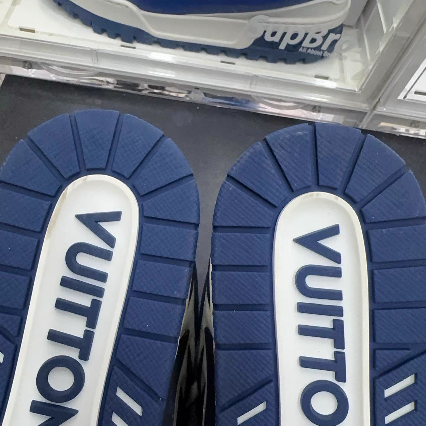 Louis Vuitton Blue Lowtop Sneakers Size 8 Size US 8 / EU 41 - 7 Thumbnail