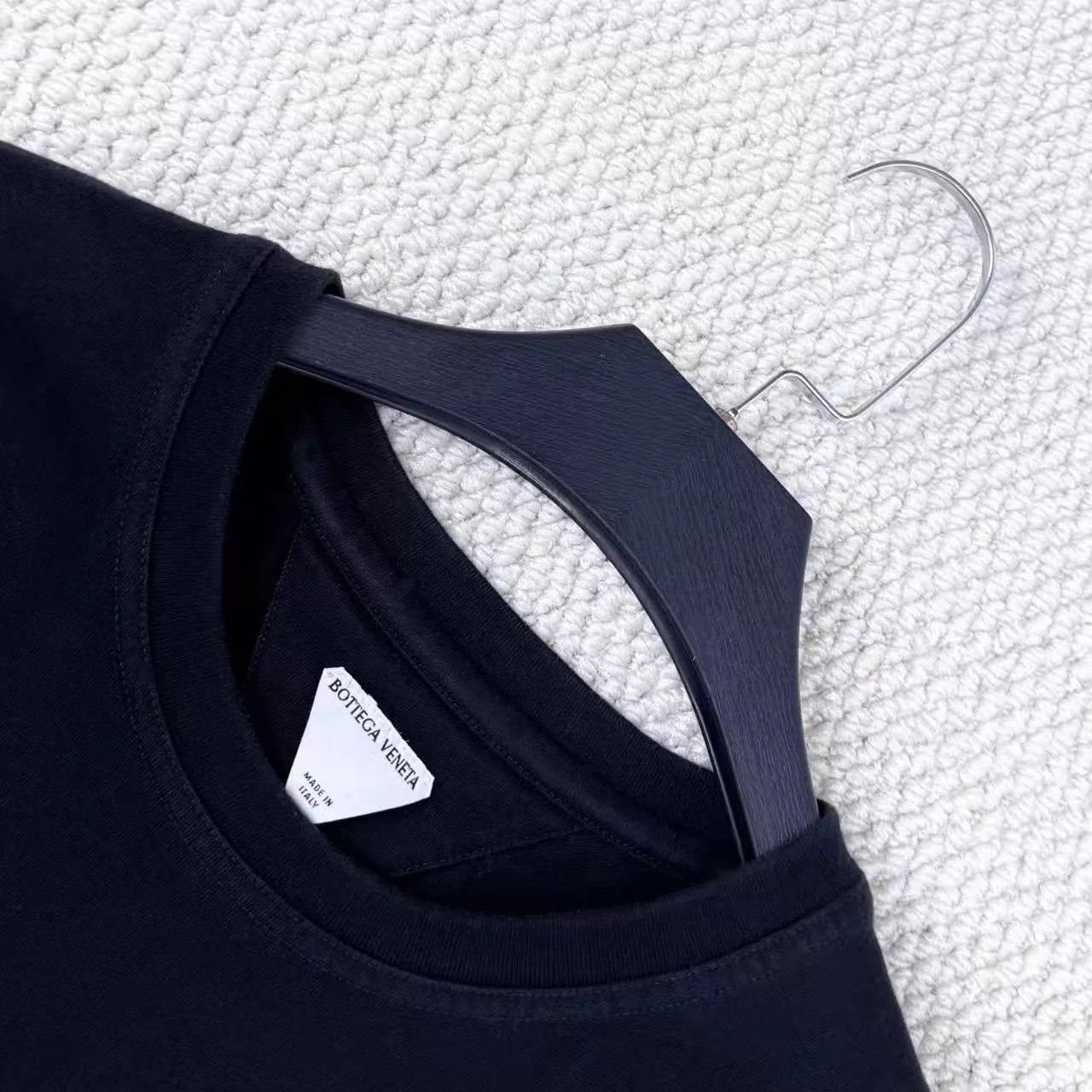Bottega Veneta Black Short-Sleeve T-Shirt with Small Embroidered Design Size US L / EU 52-54 / 3 - 3 Thumbnail