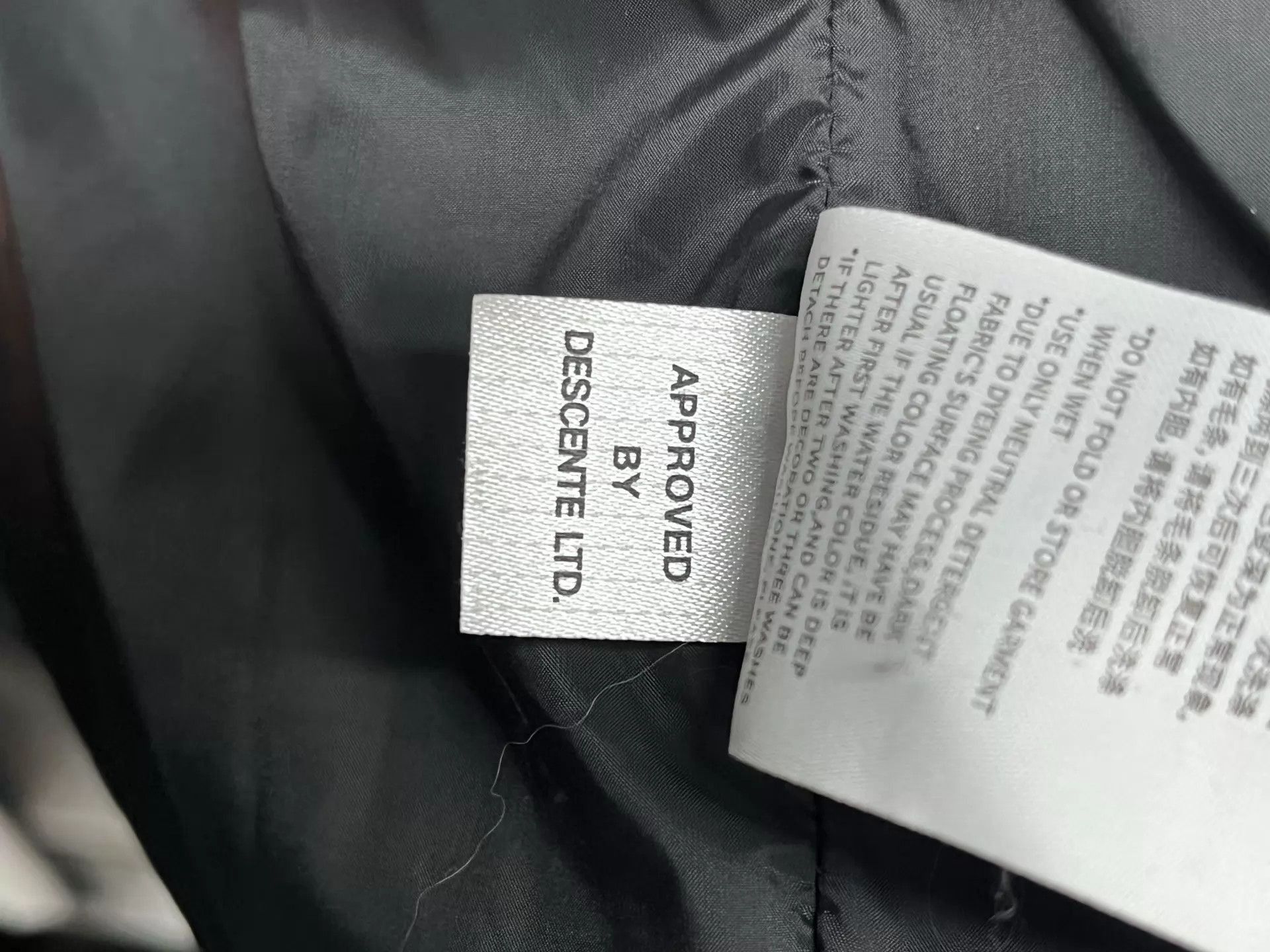 Descente Black Puffer Jacket with Logos - Size L Size US L / EU 52-54 / 3 - 6 Thumbnail