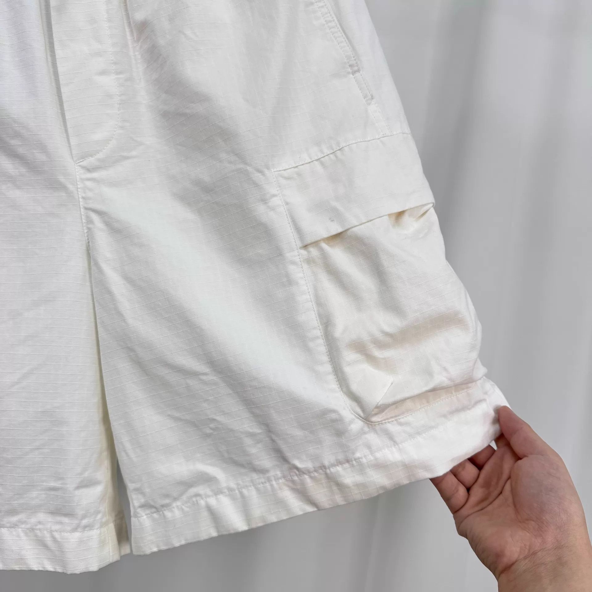 Gucci White Striped Casual Shorts with Pockets Size US 30 / EU 46 - 4 Thumbnail