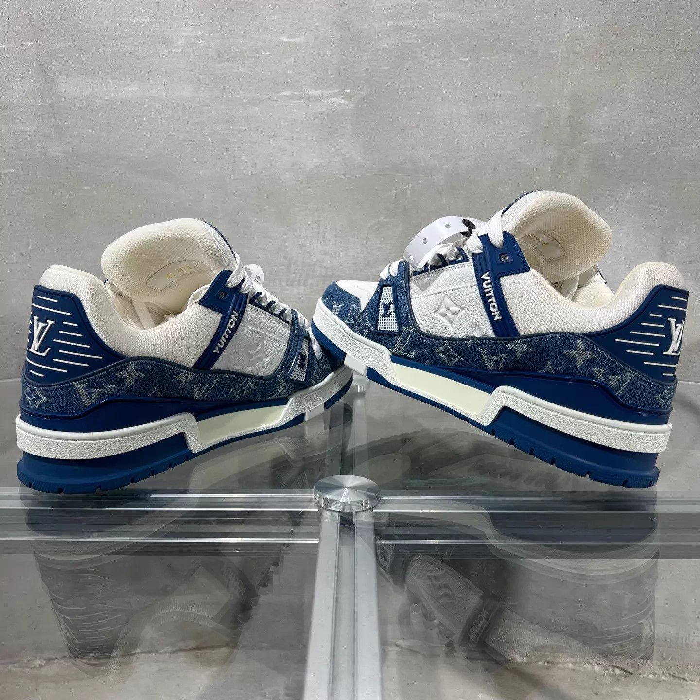 Louis Vuitton White High-Top Sneakers Size 7 Size US 7 / EU 40 - 5 Thumbnail