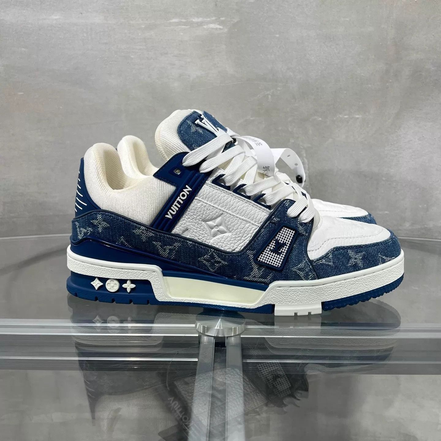 Louis Vuitton White High-Top Sneakers Size 7 Size US 7 / EU 40 - 4 Thumbnail