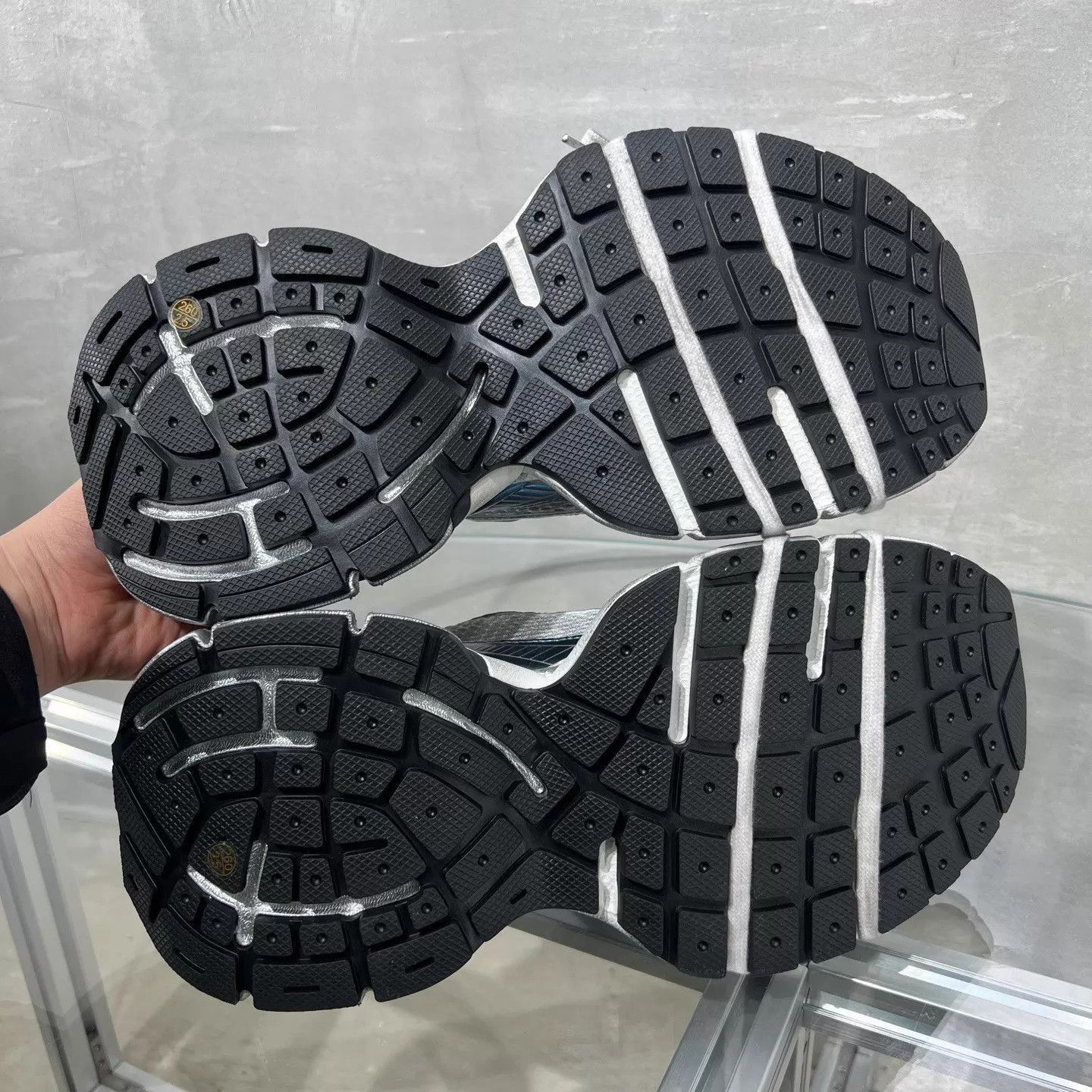 Balenciaga Silver Athletic Sneakers with Yellow Accents Size 9 Size US 9 / EU 42 - 7 Thumbnail