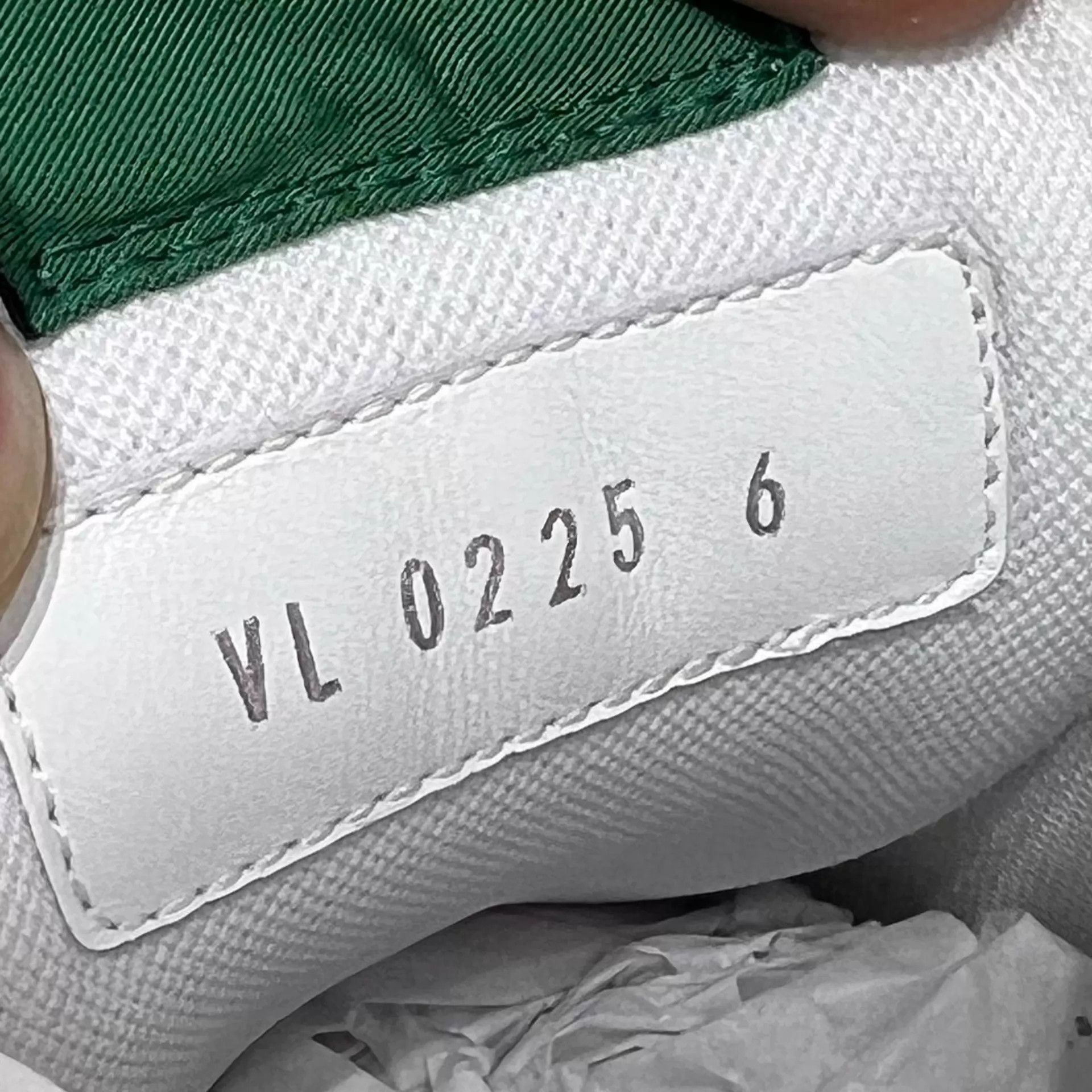 Louis Vuitton White Lowtop Sneakers Size 7 Size US 7 / EU 40 - 8 Thumbnail
