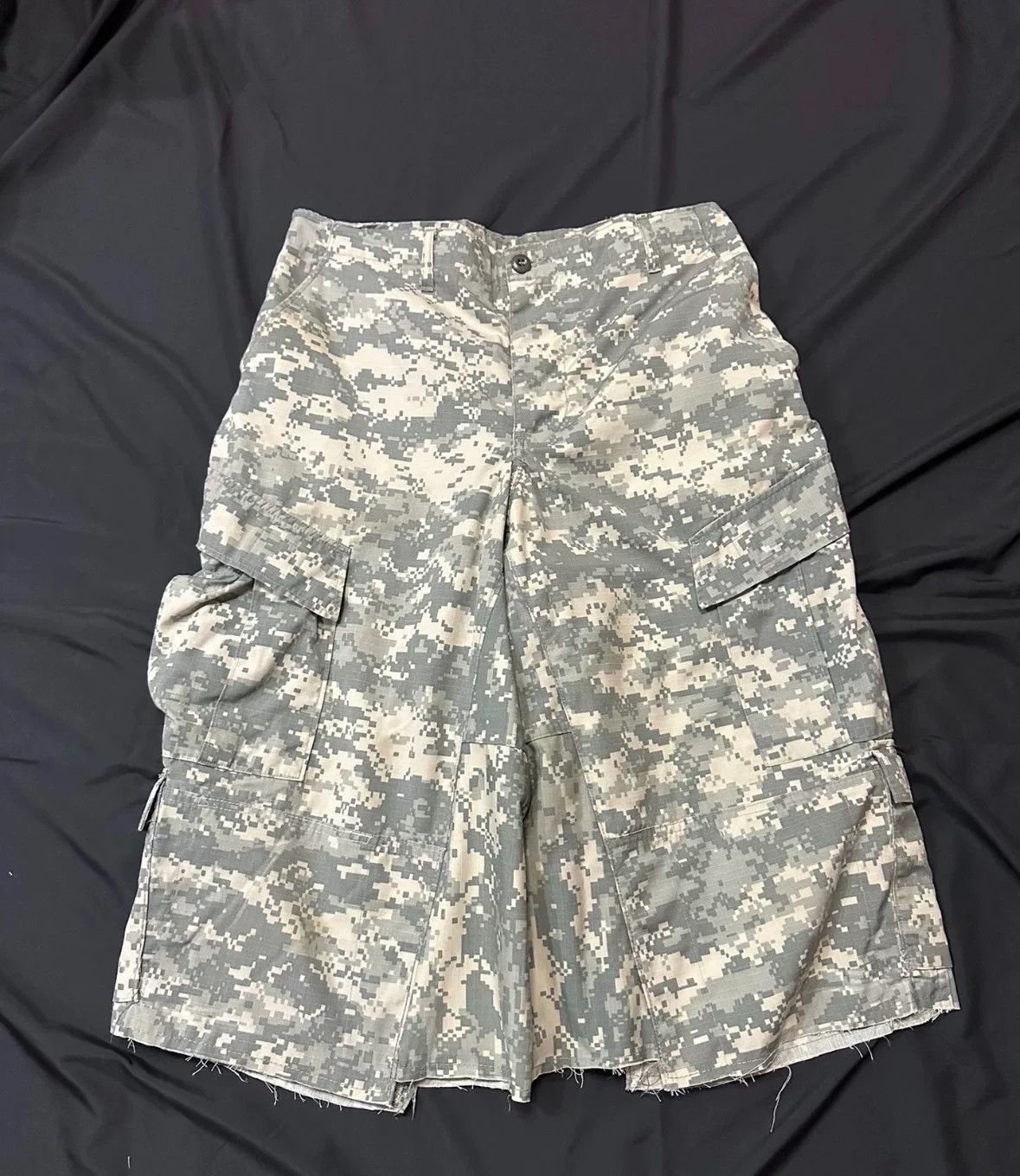 Vintage Vintage Digital Camo Cargo Remake Pants Size US 31 - 8 Thumbnail
