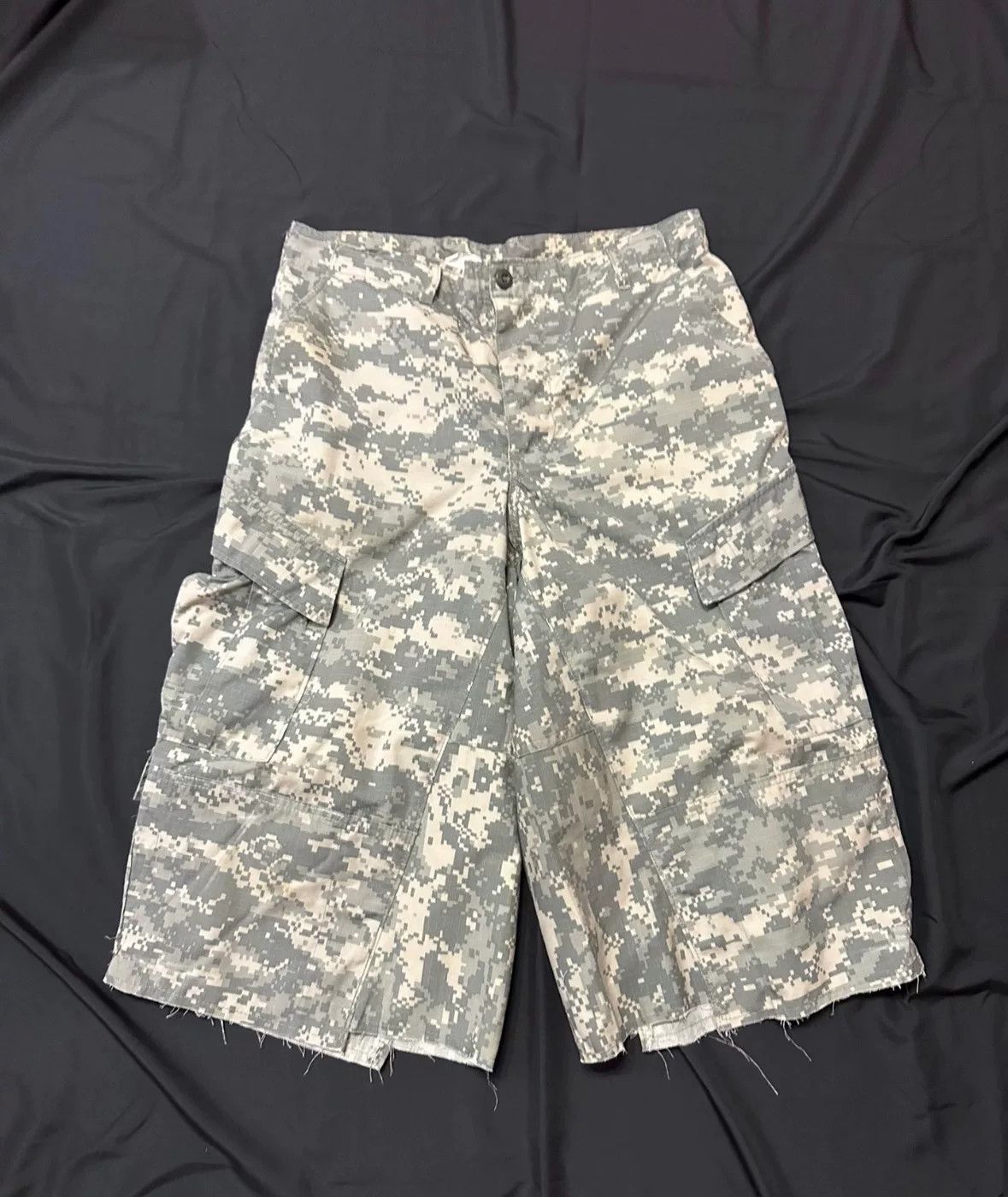Vintage Vintage Digital Camo Cargo Remake Pants Size US 31 - 2 Thumbnail