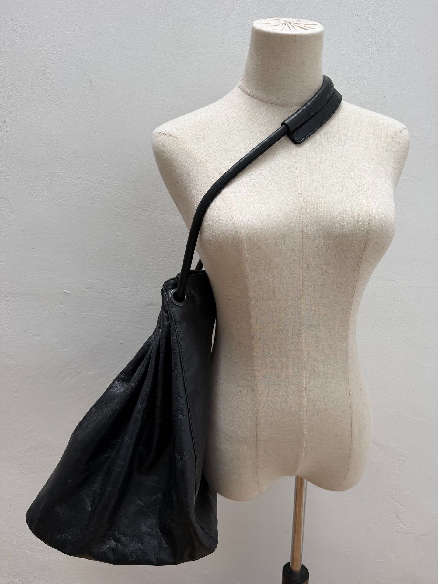 Yohji Yamamoto Yohji Yamamoto Pleated Leather Tote Size ONE SIZE - 2 Thumbnail