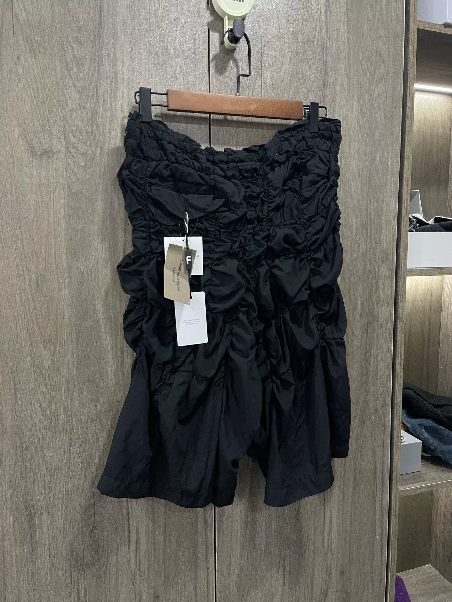 Comme des Garcons Comme des Garçons CDG Black Pleated Shorts Size 42" / US 20 - 5 Thumbnail