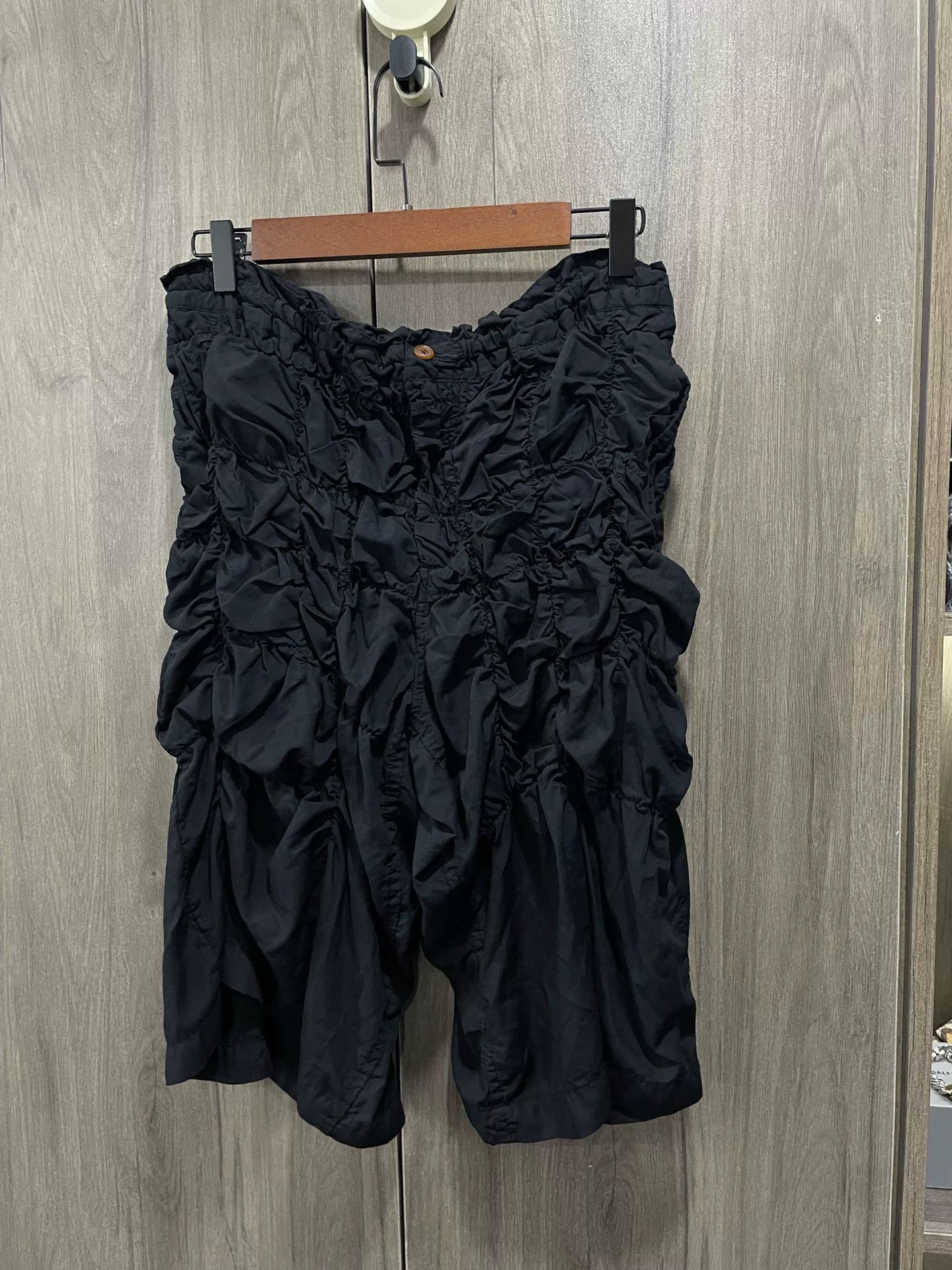 Comme des Garcons Comme des Garçons CDG Black Pleated Shorts Size 42" / US 20 - 2 Thumbnail