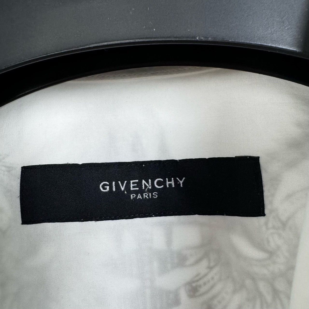 Givenchy Givenchy White Graffiti Logo Shirt Size US M / EU 48-50 / 2 - 4 Thumbnail