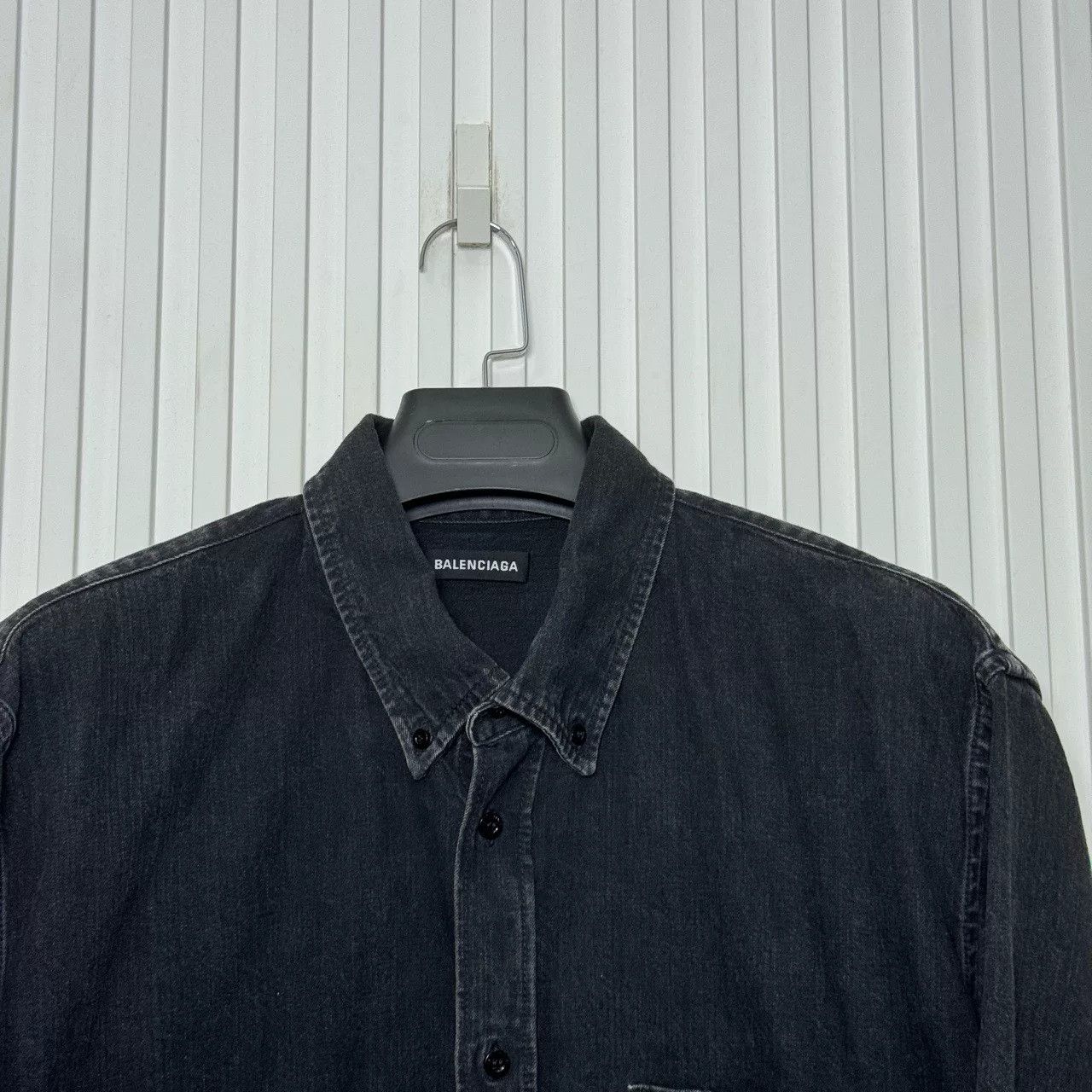 Balenciaga Balenciaga Back Letter Denim Shirt Size US M / EU 48-50 / 2 - 3 Thumbnail
