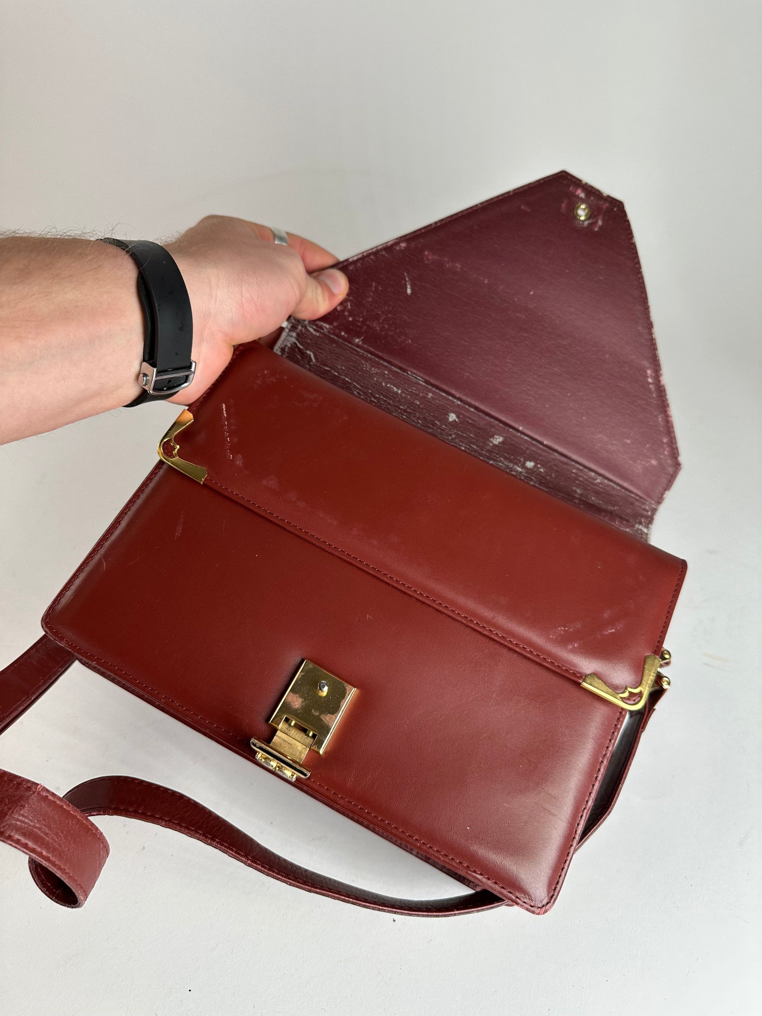 Cartier Vintage Leather Shoulder Bag Burgundy Size ONE SIZE - 7 Thumbnail
