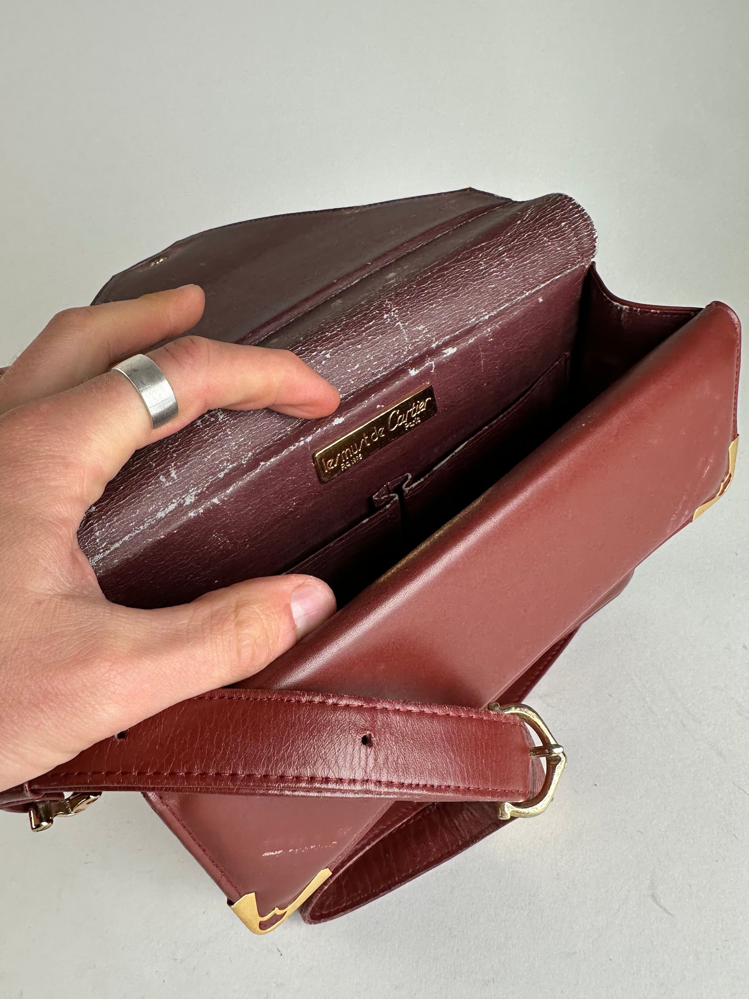 Cartier Vintage Leather Shoulder Bag Burgundy Size ONE SIZE - 3 Thumbnail