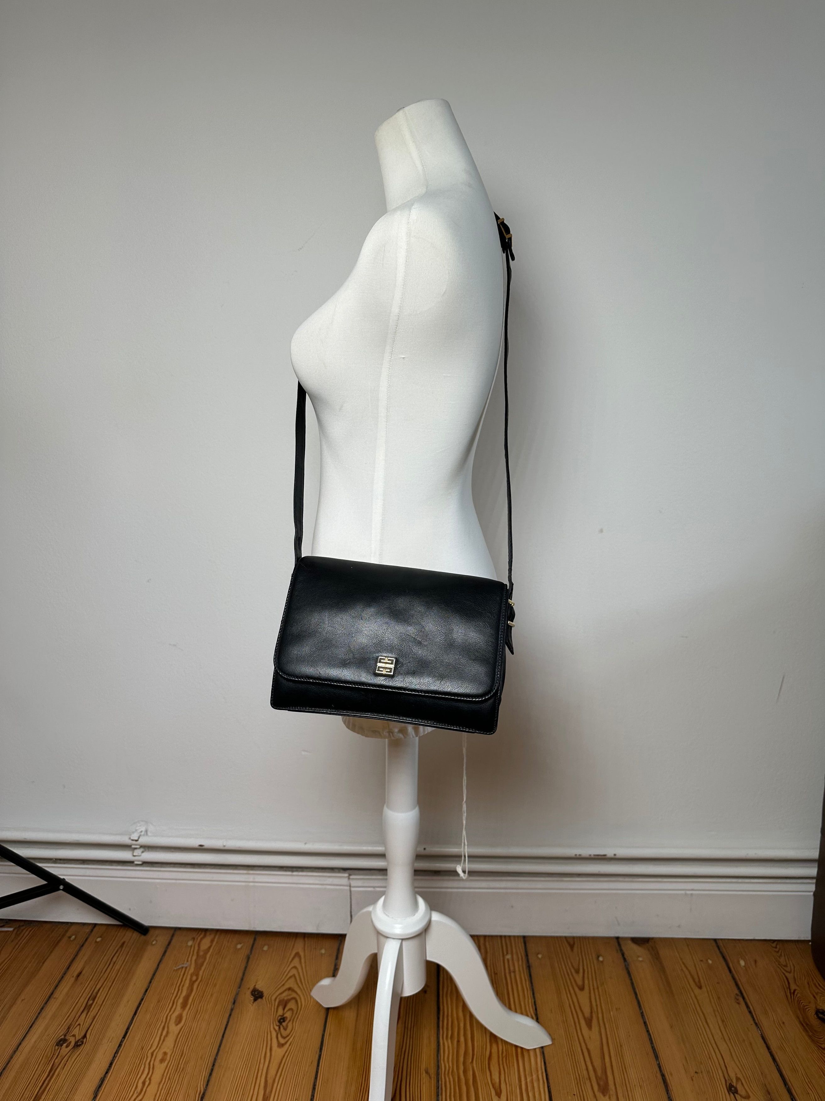 Givenchy Vintage Leather 4G Shoulder Bag Black Size ONE SIZE - 5 Thumbnail