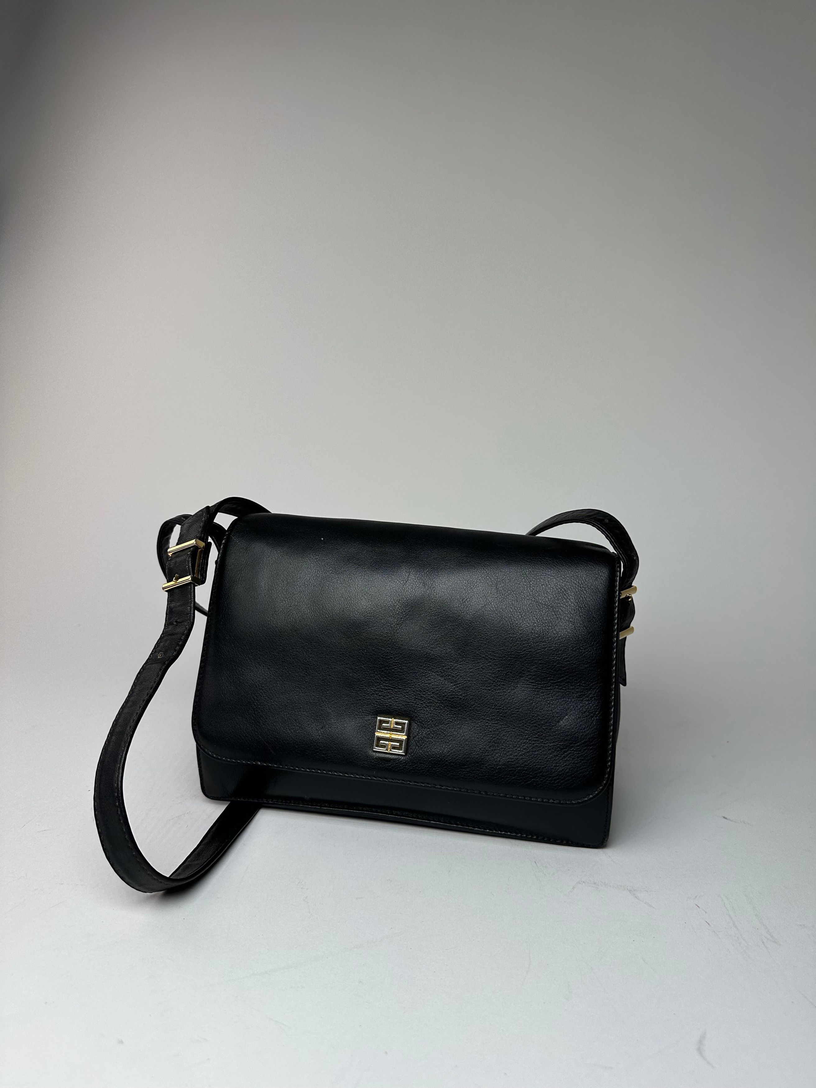 Givenchy Vintage Leather 4G Shoulder Bag Black Size ONE SIZE - 8 Thumbnail
