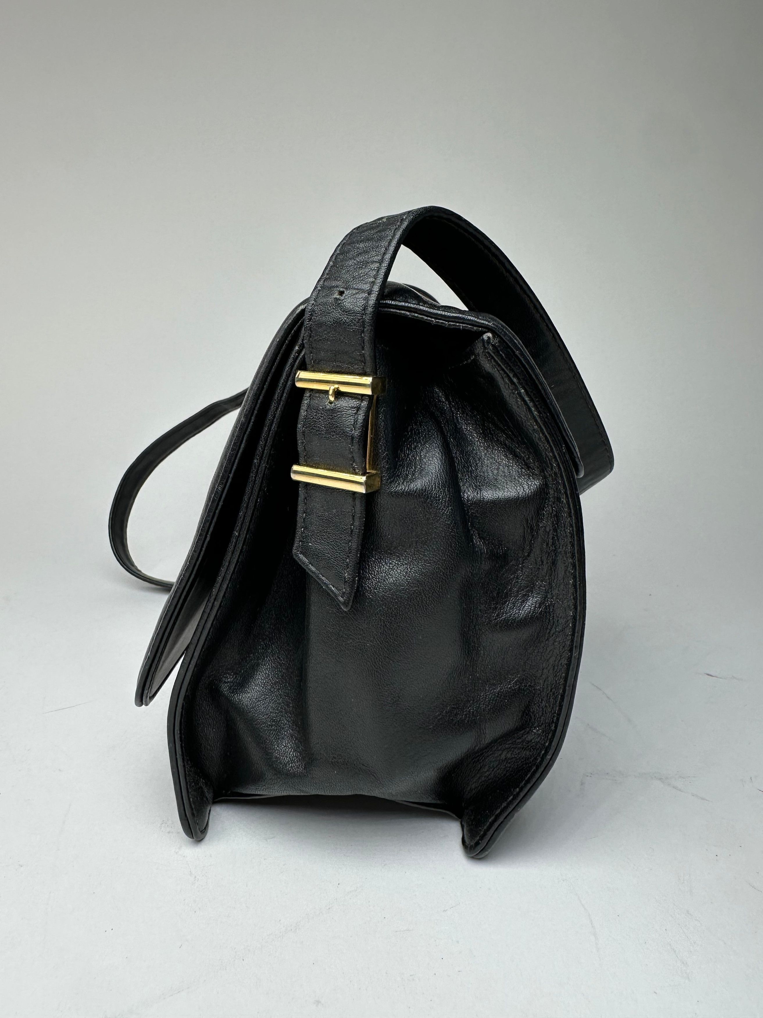 Givenchy Vintage Leather 4G Shoulder Bag Black Size ONE SIZE - 7 Thumbnail