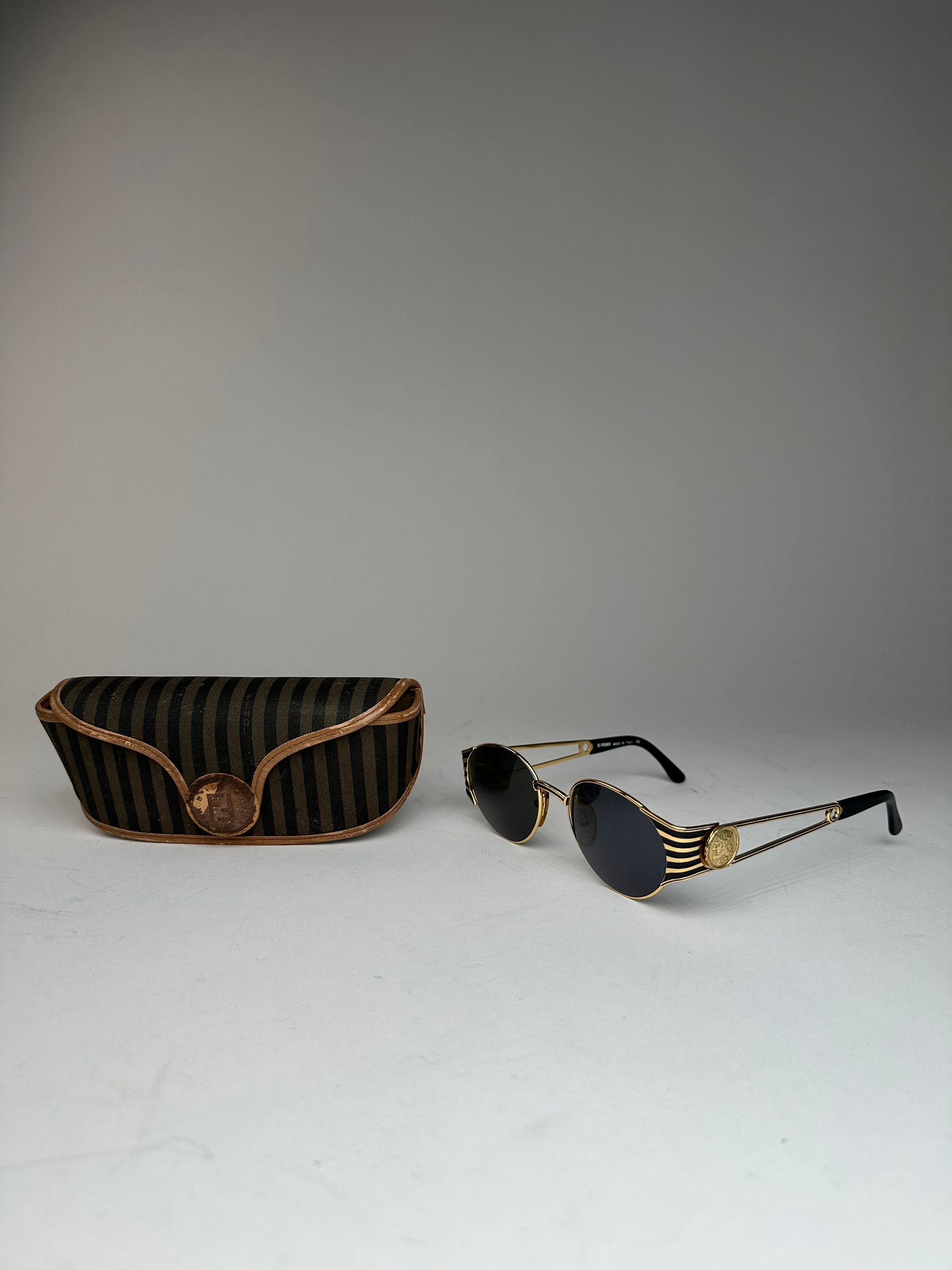 Fendi Vintage Sunglasses Black Gold Size ONE SIZE - 2 Thumbnail