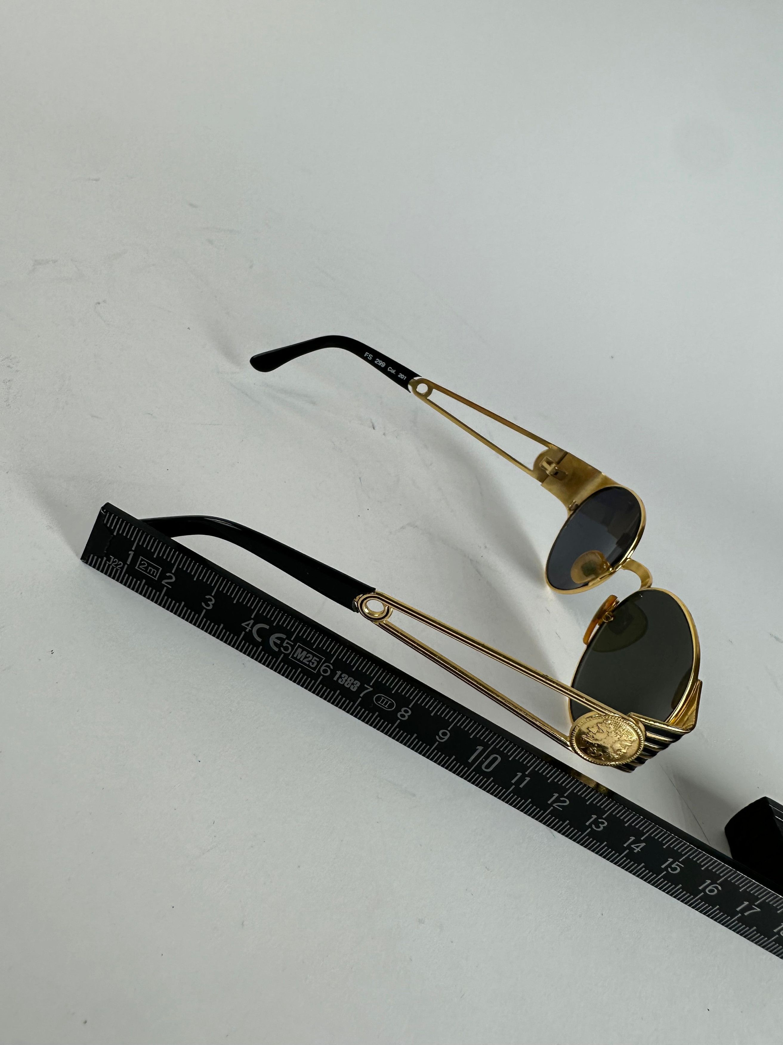Fendi Vintage Sunglasses Black Gold Size ONE SIZE - 10 Thumbnail