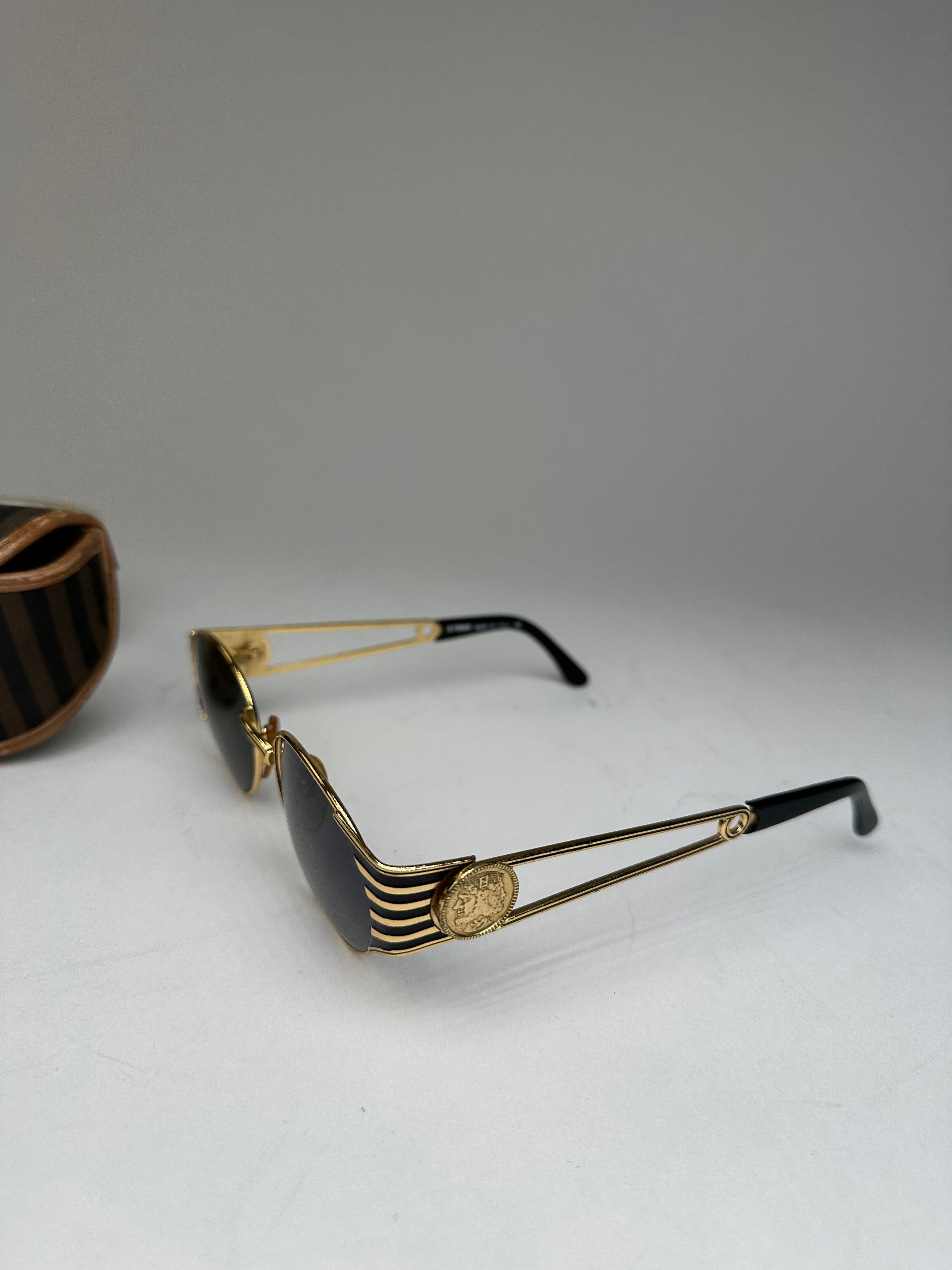 Fendi Vintage Sunglasses Black Gold Size ONE SIZE - 14 Thumbnail