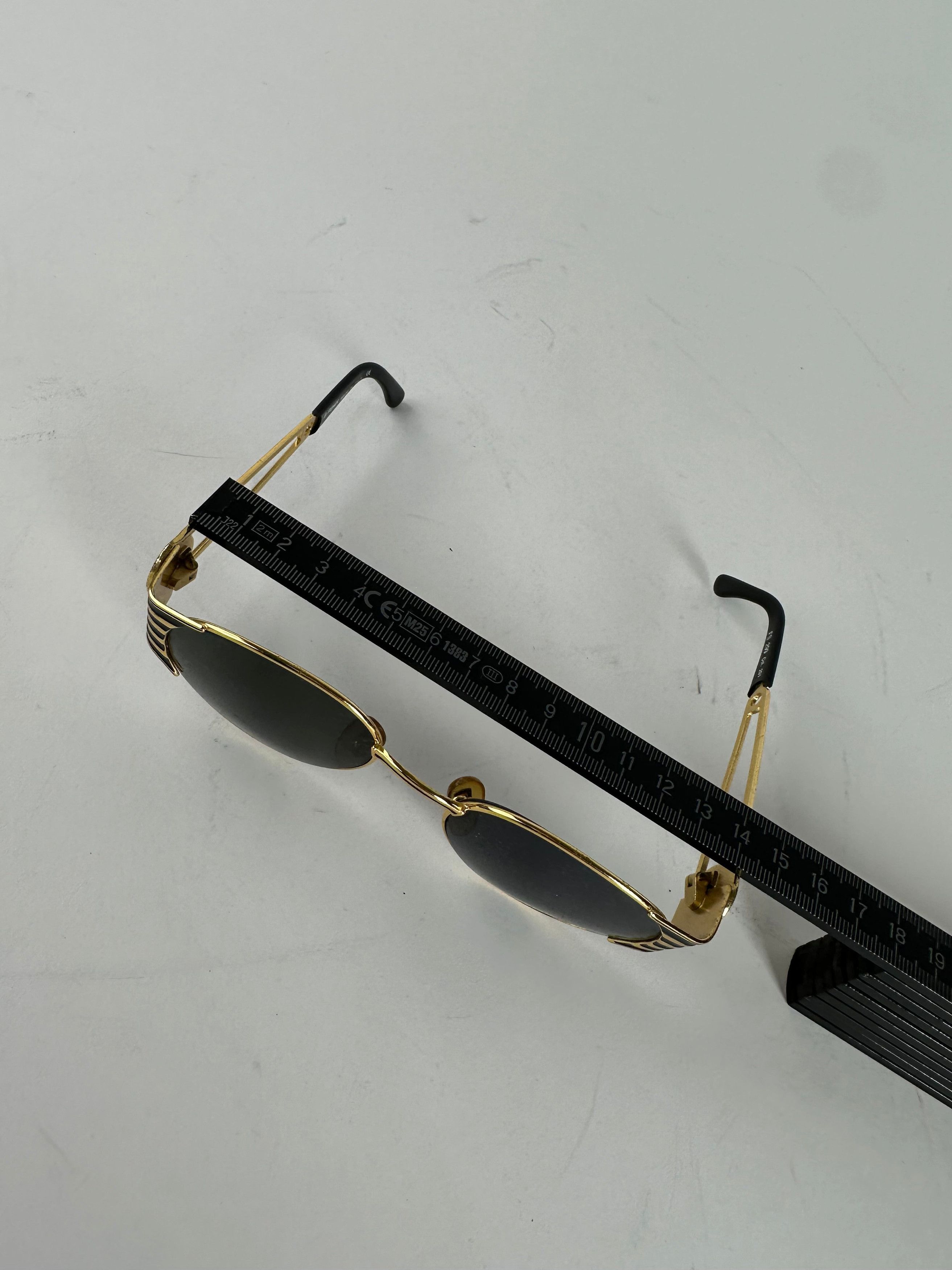 Fendi Vintage Sunglasses Black Gold Size ONE SIZE - 9 Thumbnail