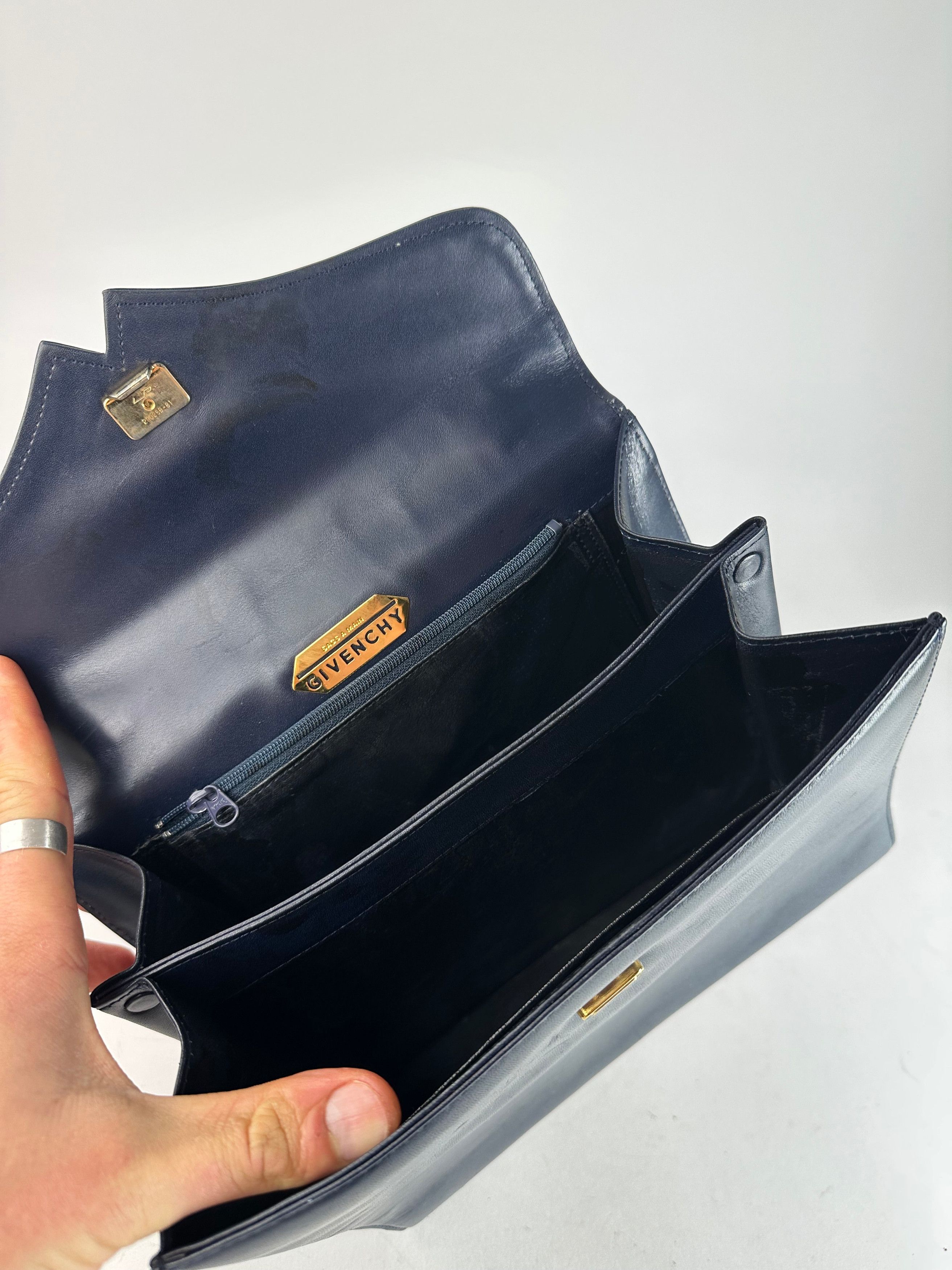 Givenchy Vintage Leather Handbag Navy Size ONE SIZE - 10 Thumbnail