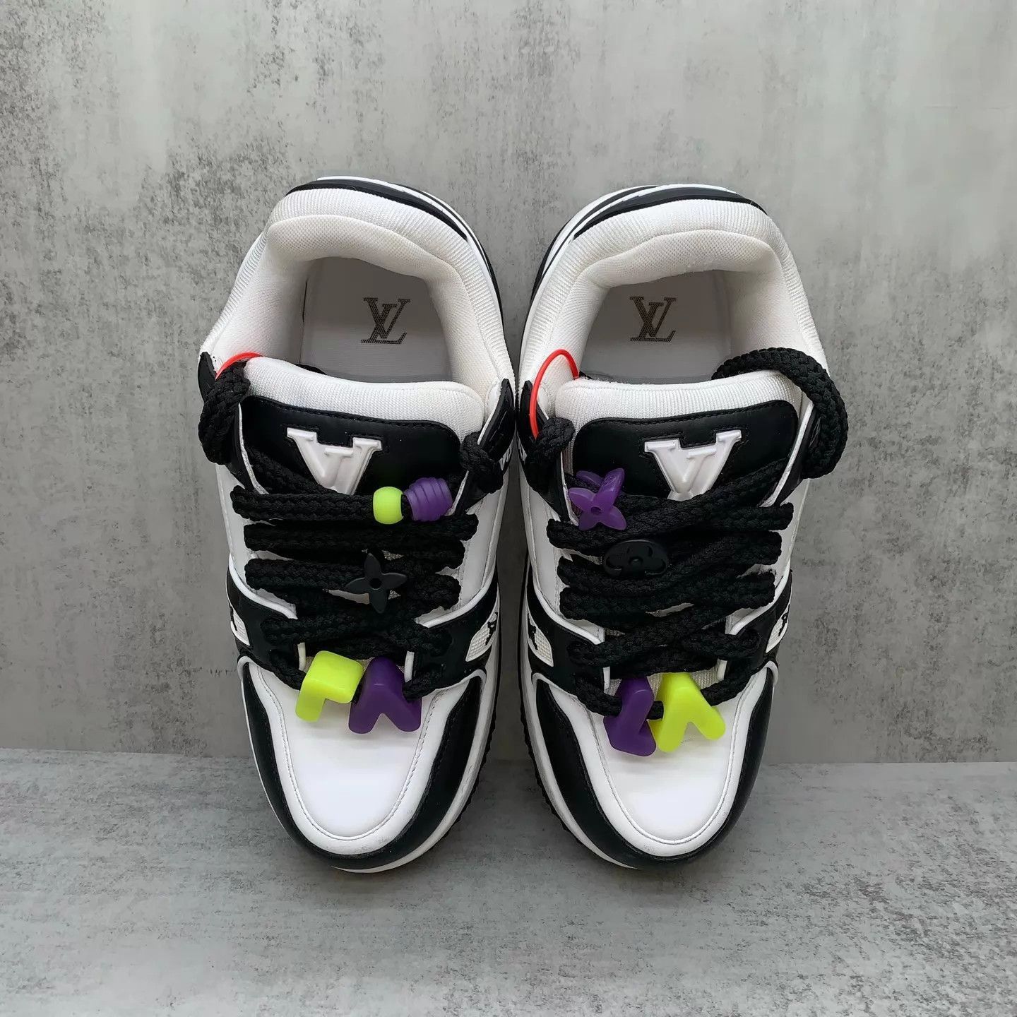 Louis Vuitton Black Low-Top Sneakers with Colorful Accents Size 8 Size US 8 / EU 41 - 6 Thumbnail