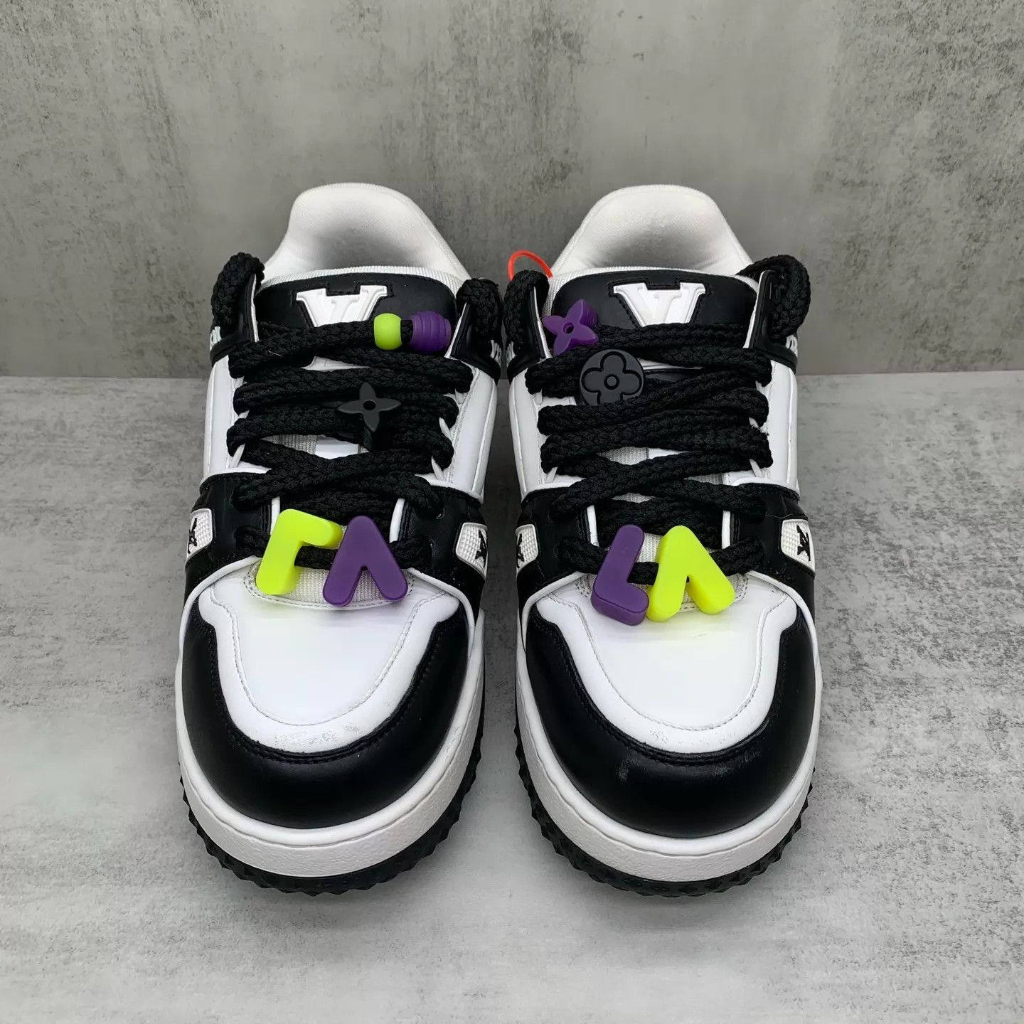 Louis Vuitton Black Low-Top Sneakers with Colorful Accents Size 8 Size US 8 / EU 41 - 4 Thumbnail