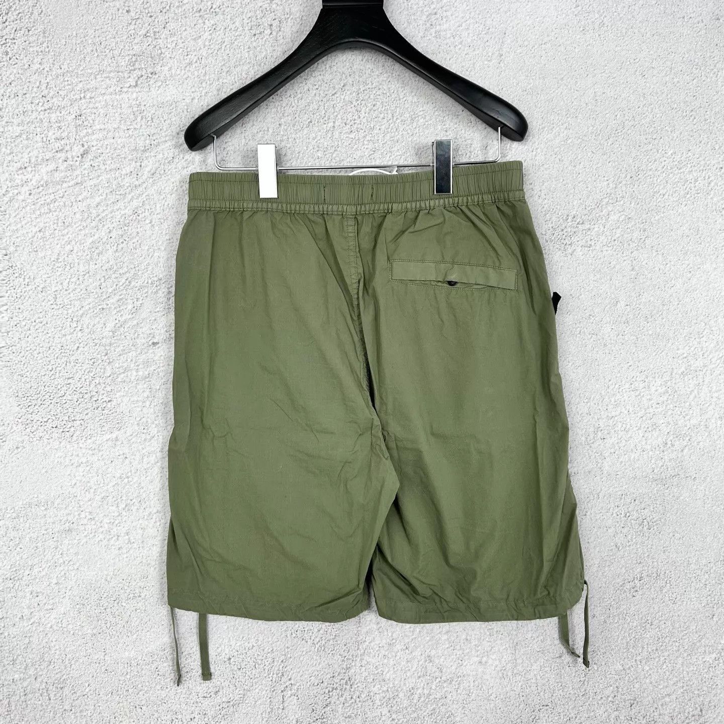 Stone Island Green Cargo Shorts with Utility Pockets Size US 32 / EU 48 - 2 Thumbnail