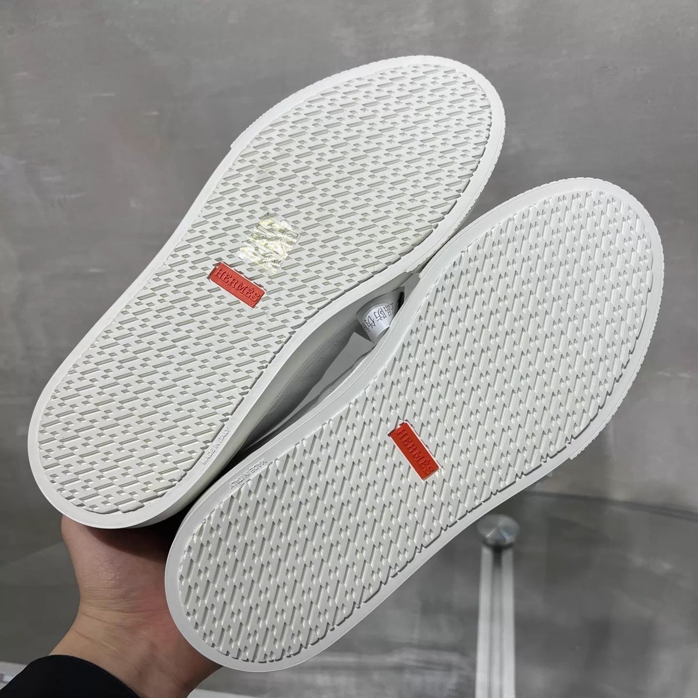 Hermes White Low-Top Sneakers Size 7 Size US 7 / EU 40 - 7 Thumbnail
