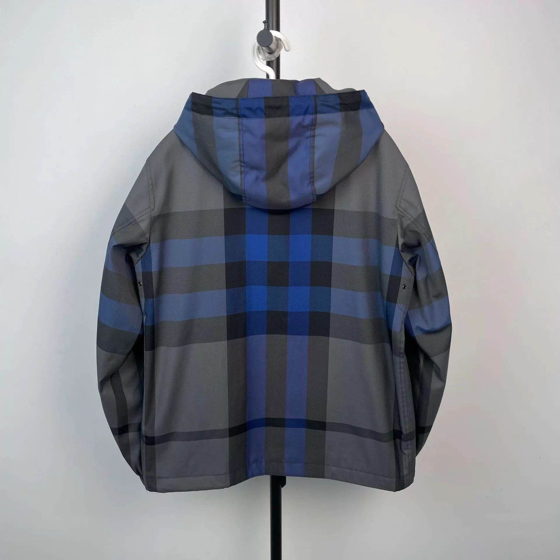 Burberry Hooded Checkered Light Jacket Blue Size M Size US M / EU 48-50 / 2 - 2 Thumbnail