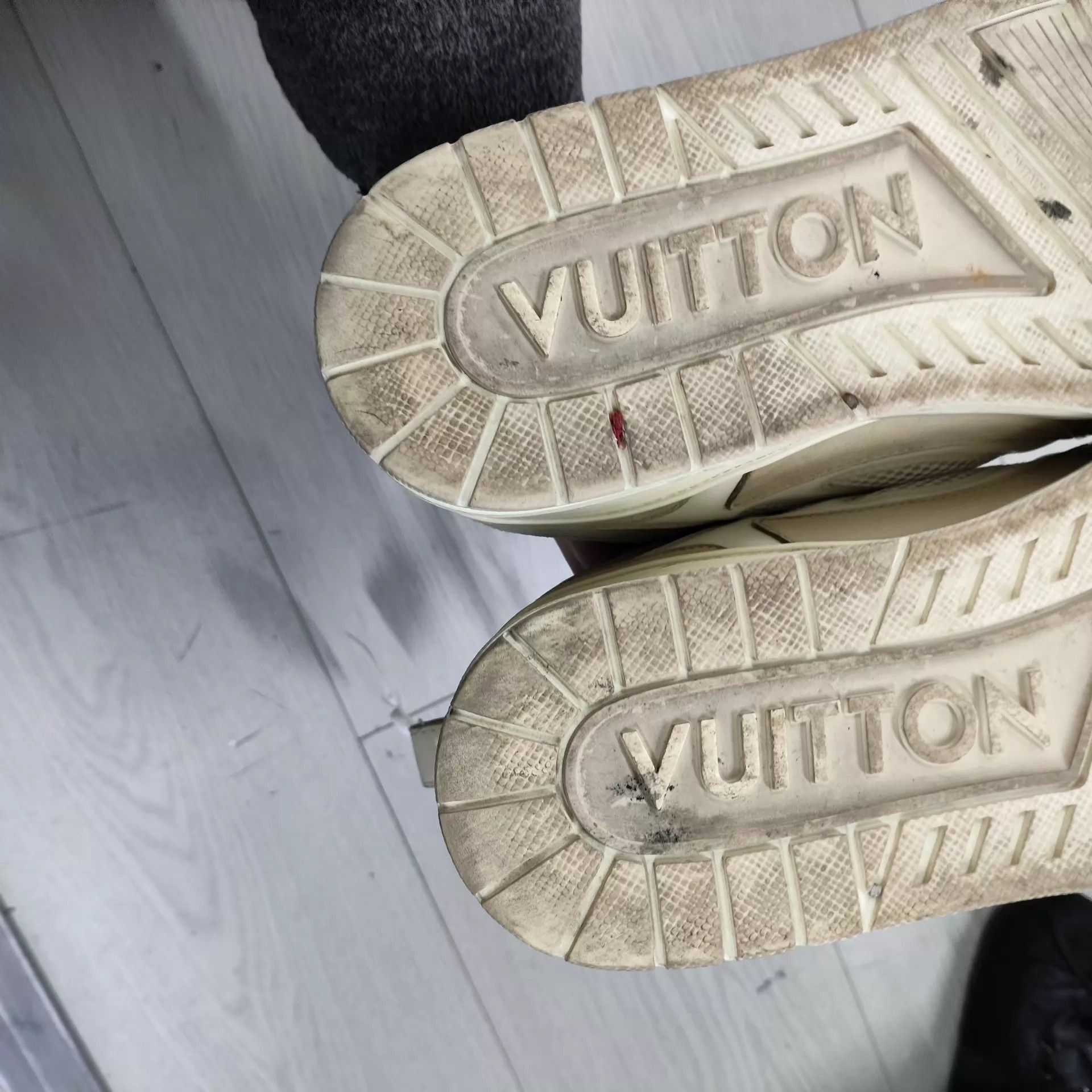 Louis Vuitton Beige Lowtop Sneakers - Size 8 Size US 8 / EU 41 - 3 Thumbnail